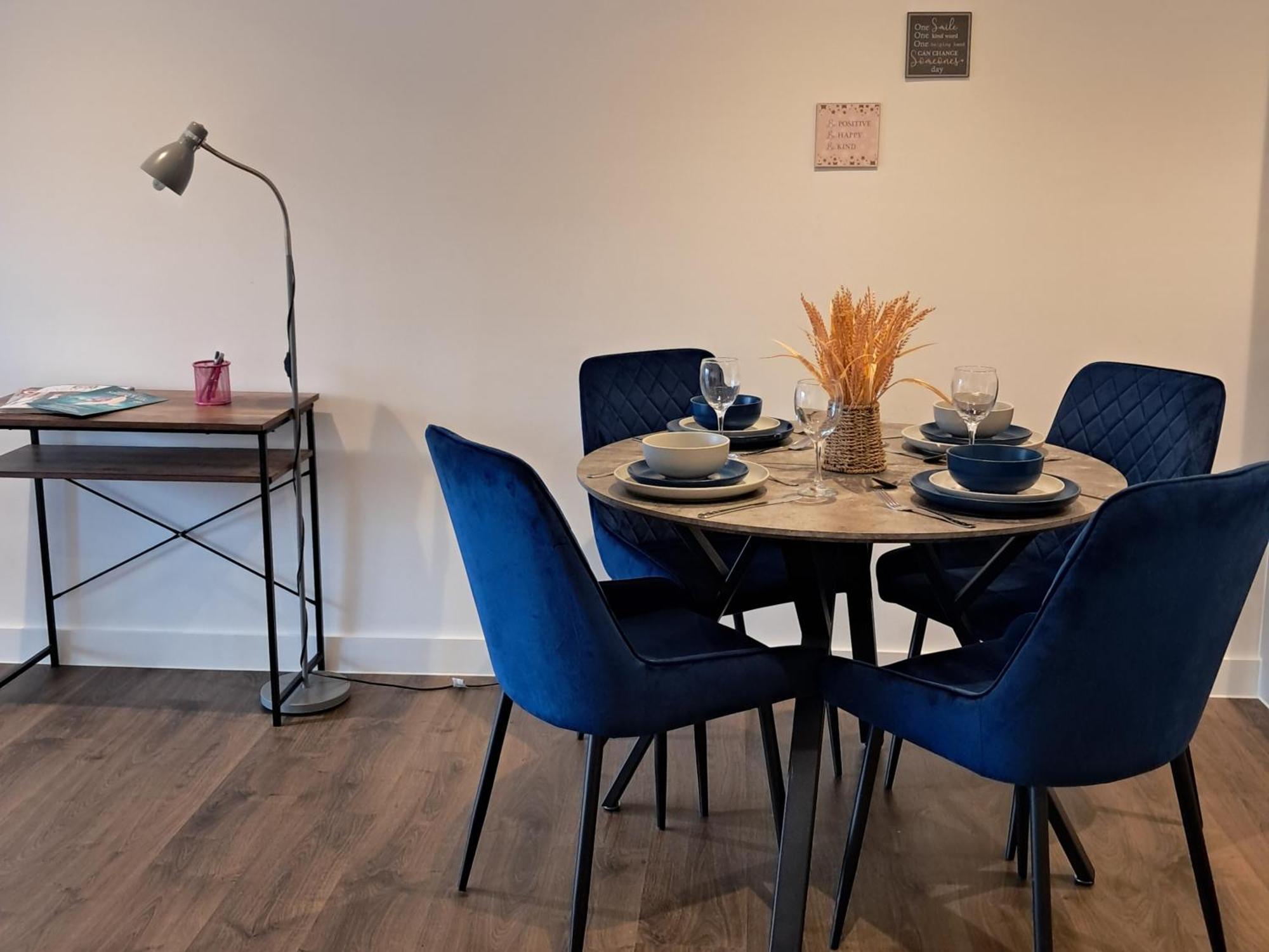 Balcony, Waterfront, En-suite, Roof Terrace, Yogo Exercise Studio, City Views Salford *