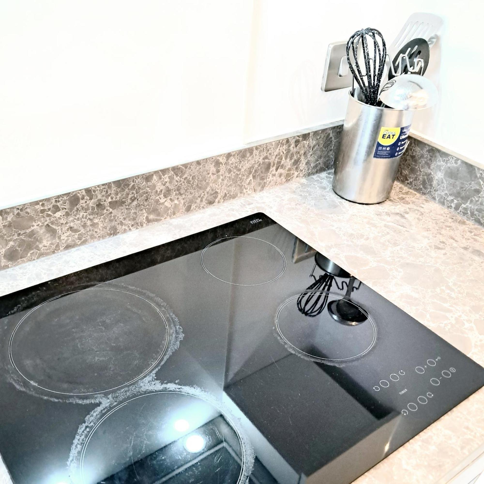 Apartment 5mins Jd Gym Supermarket Retail M60 Centre Salford Queys Media *
