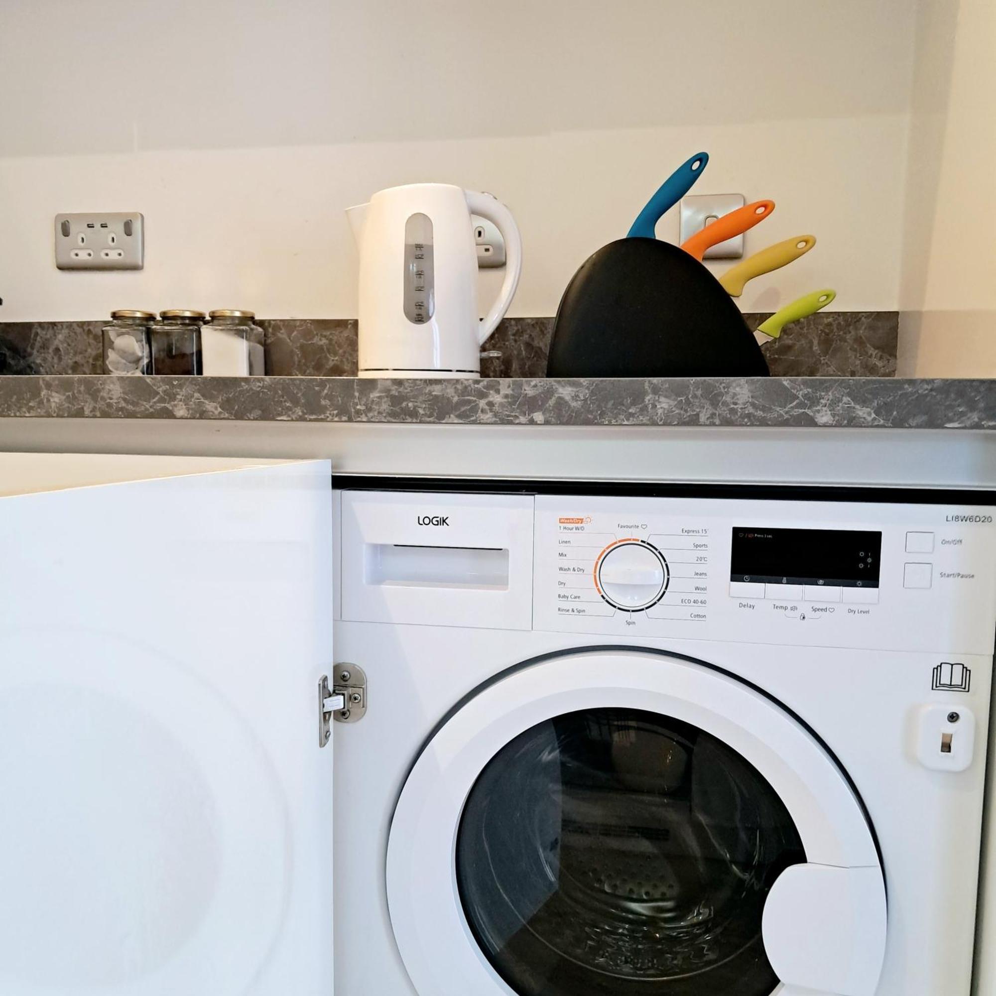Apartment 5mins Jd Gym Supermarket Retail M60 Centre Salford Queys Media