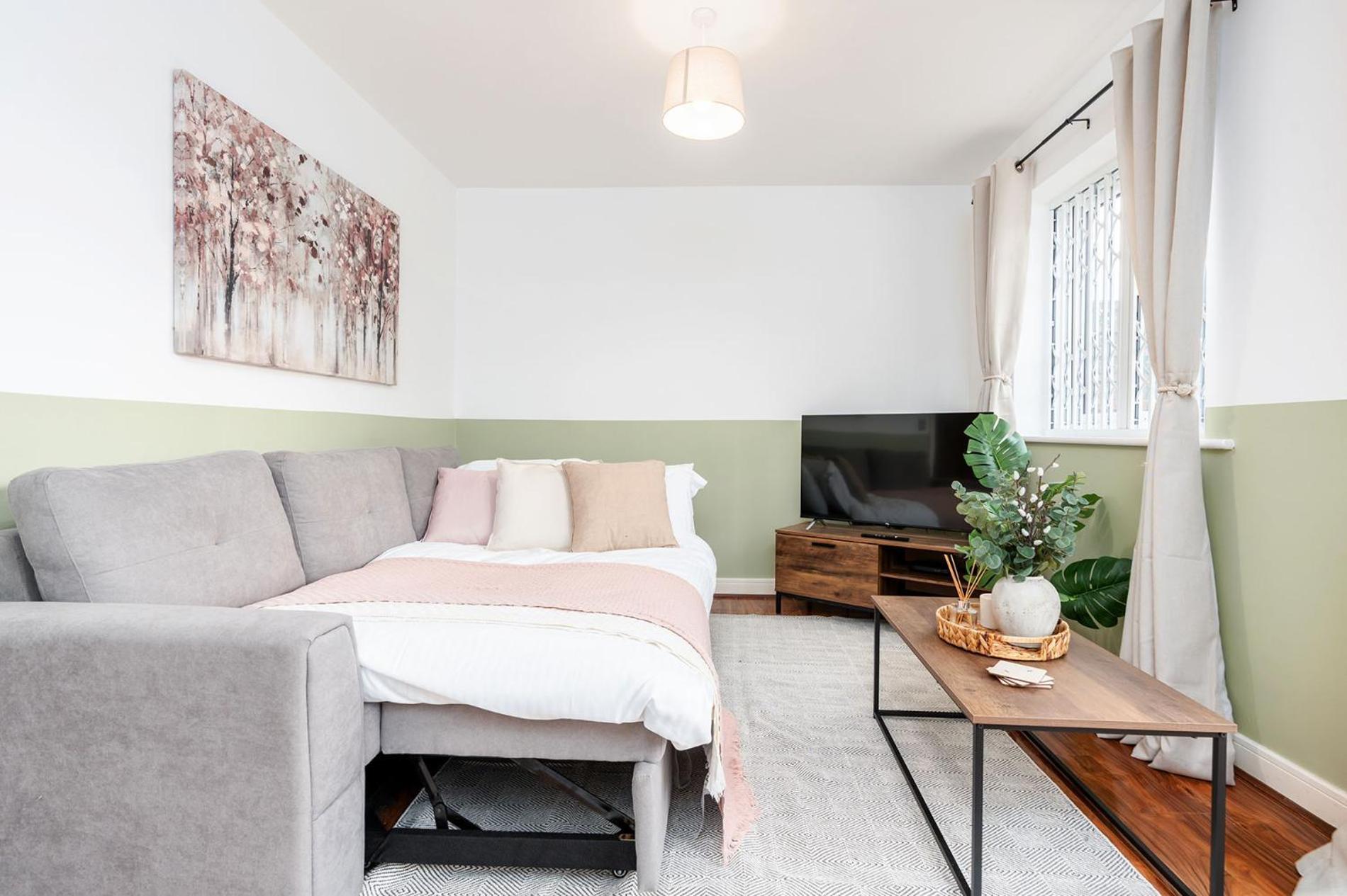 6 Guests - 3 Bedrooms - Free Wi-fi - Holiday home Manchester