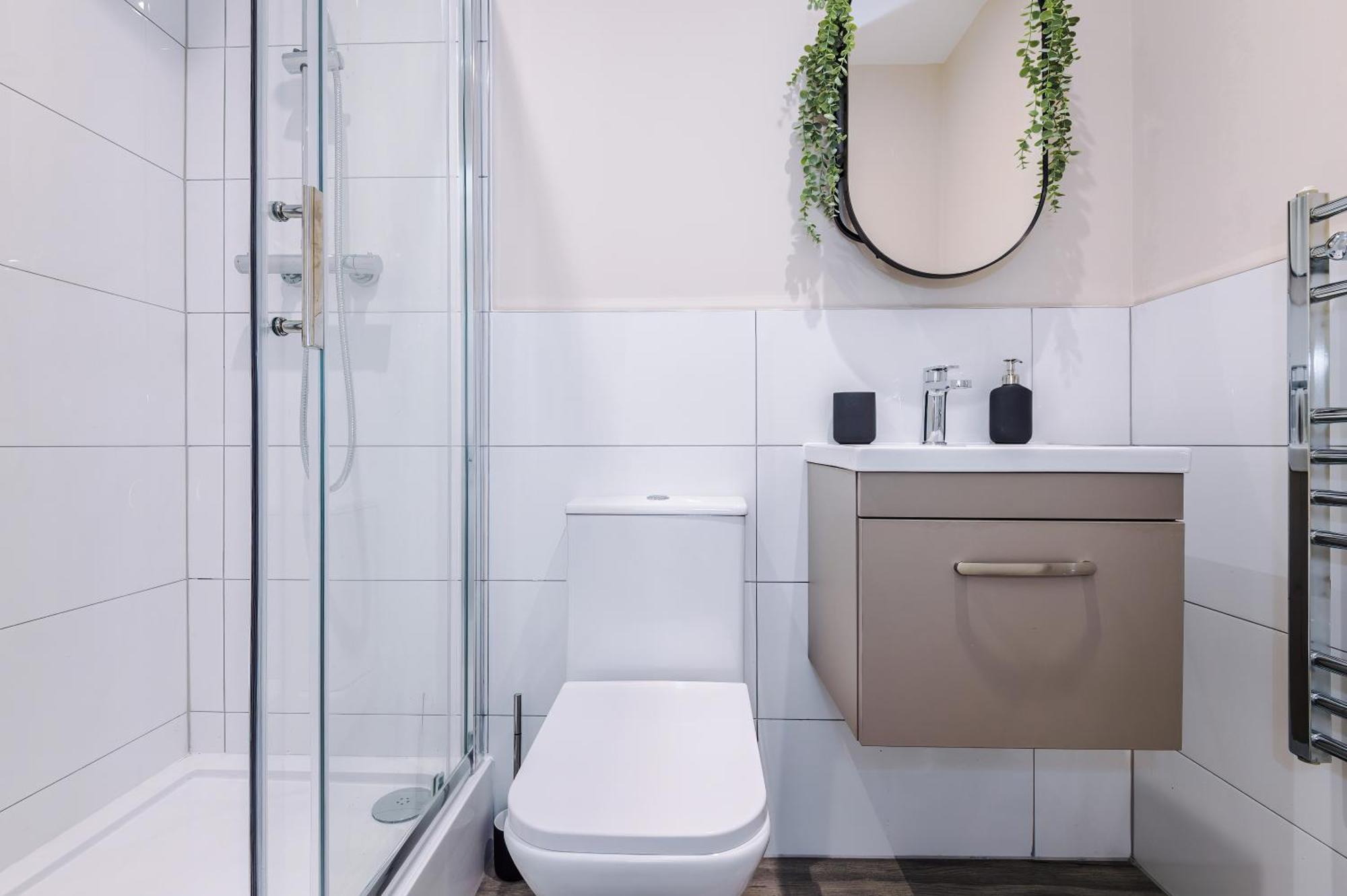 Deluxe New Build 2 Bedroom 2 Bathroom - Free Secure Parking * Manchester
