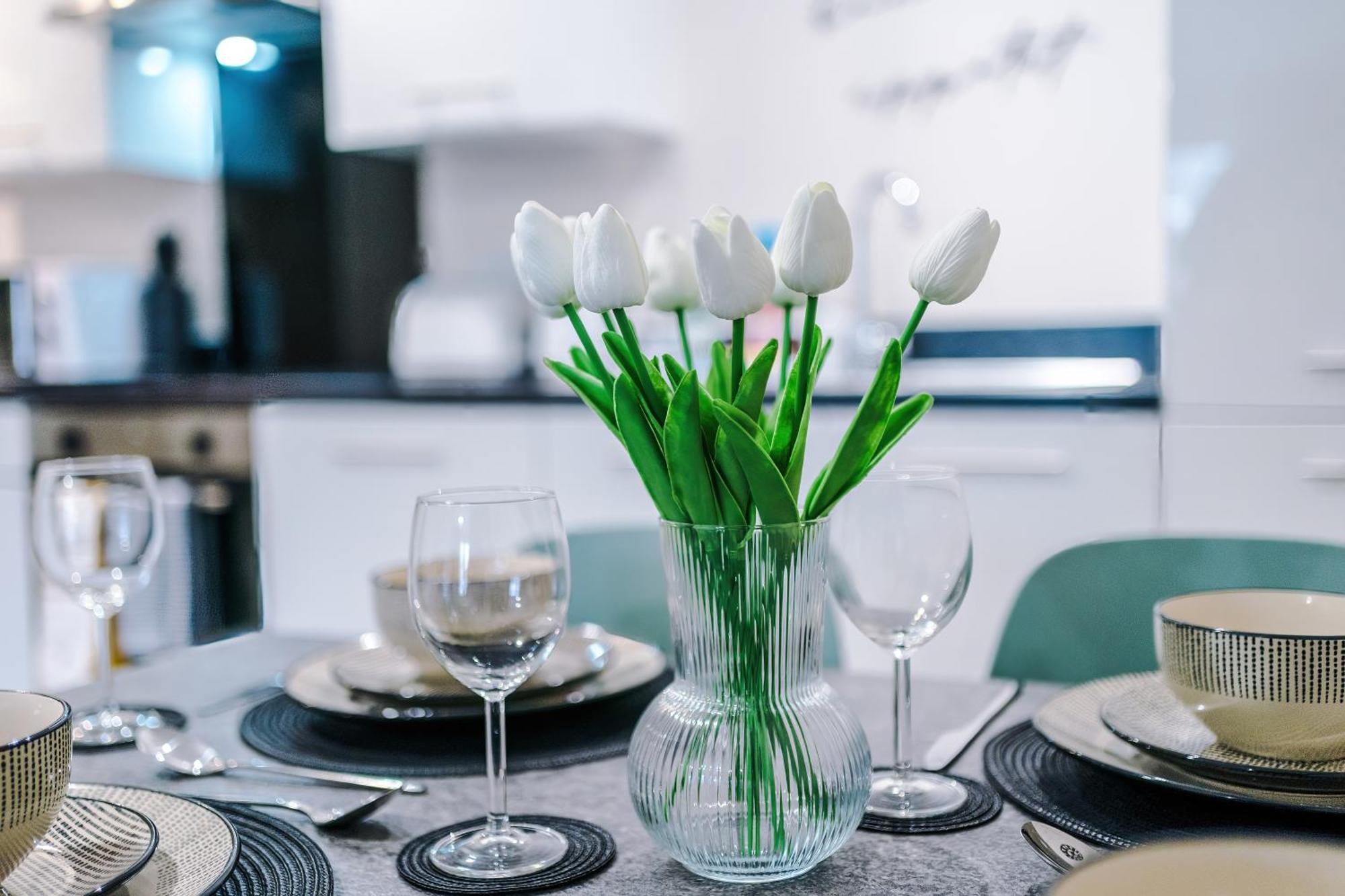 Deluxe New Build 2 Bedroom 2 Bathroom - Free Secure Parking *