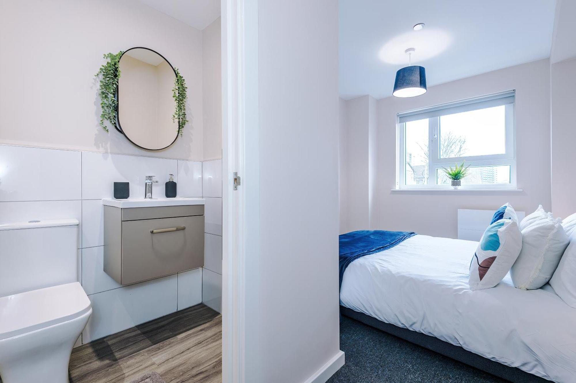Deluxe New Build 2 Bedroom 2 Bathroom - Free Secure Parking