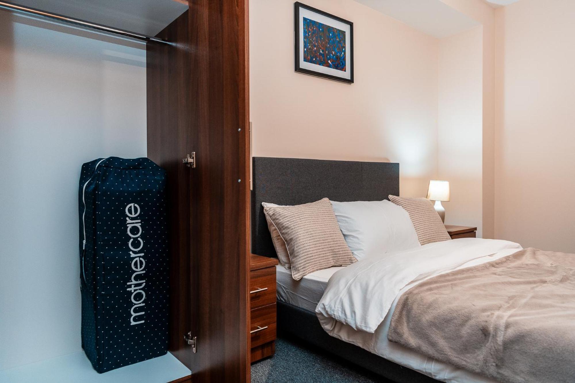 Entire 2 Bedroom And 2 Bathroom In -free Underground Parking Apartment