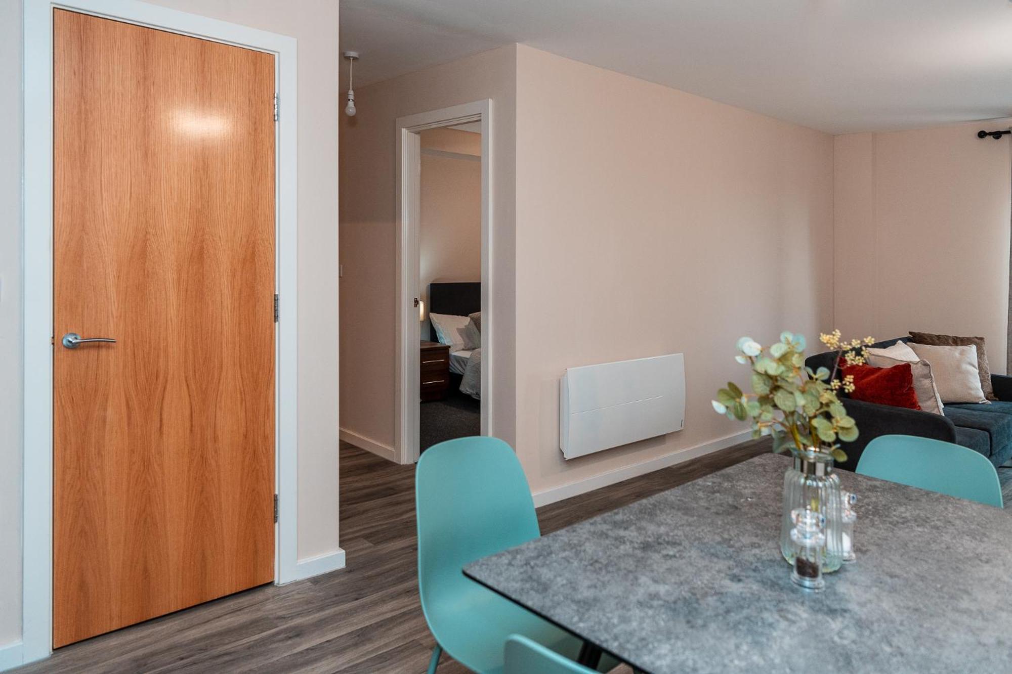 Apartment Entire 2 Bedroom And 2 Bathroom In -free Underground Parking *