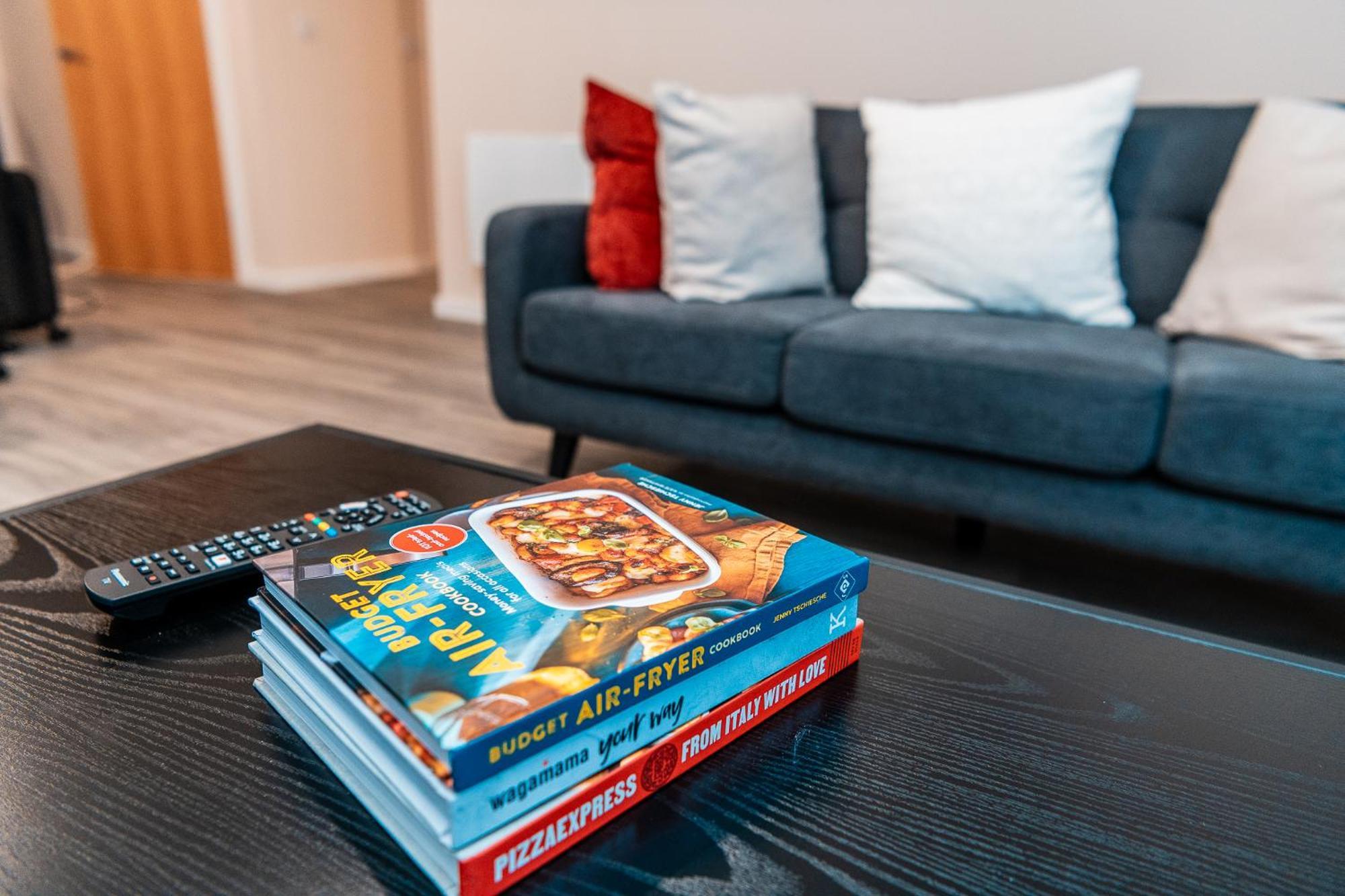 Entire 2 Bedroom And 2 Bathroom In -free Underground Parking Apartment *