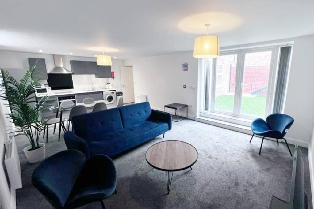 Free Parking - Stunning 2-br Near Salford Royal * Manchester
