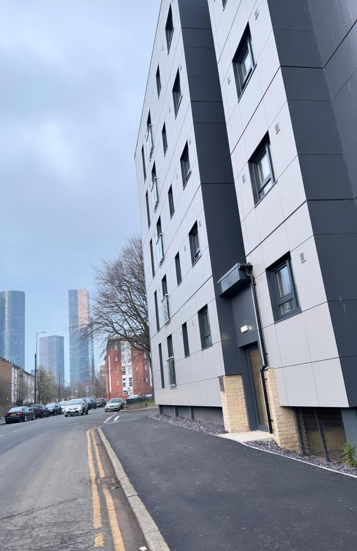 Luxury 2 Bedroom In Centre - Free Parking *