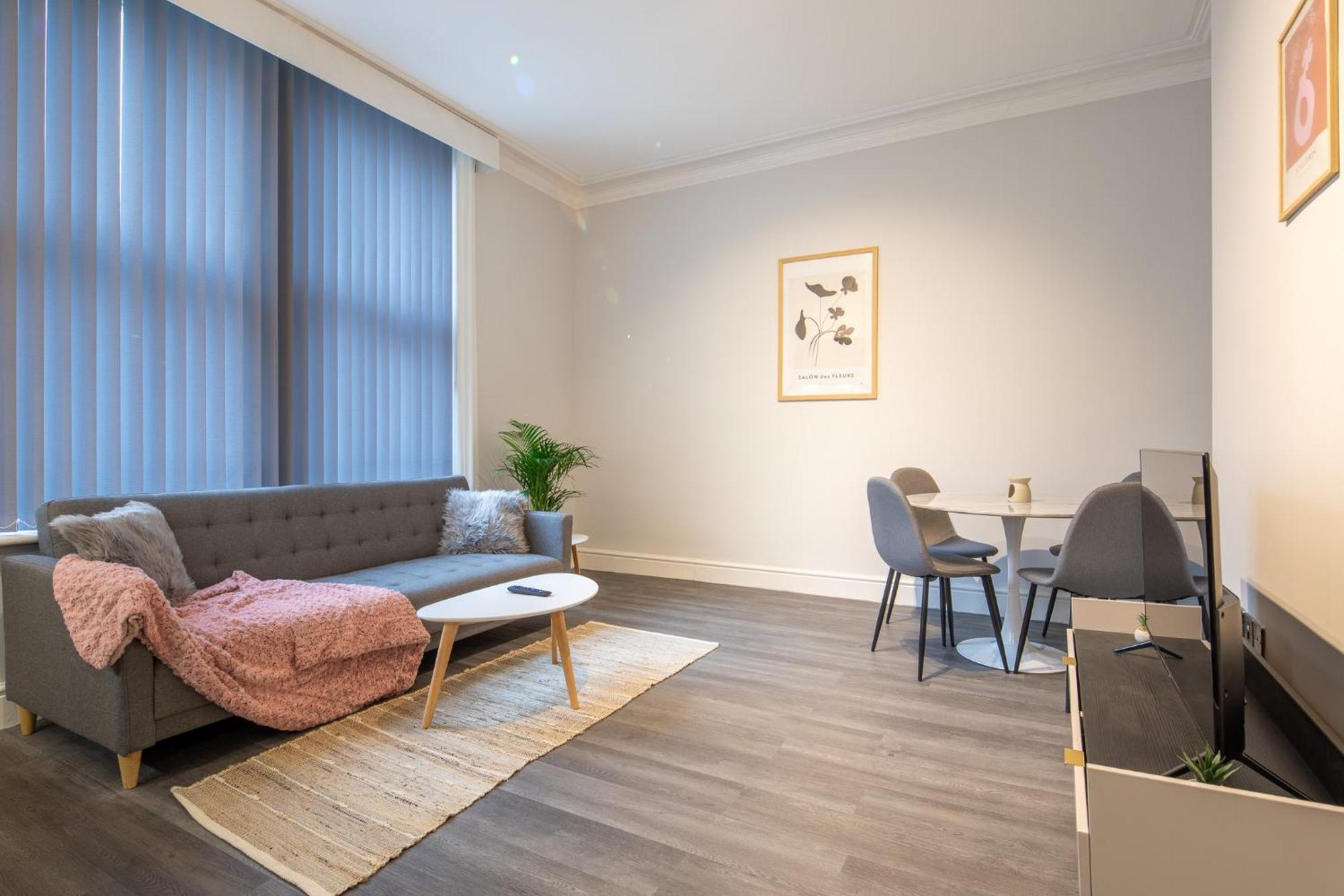 Marsh Lux 3 * Manchester