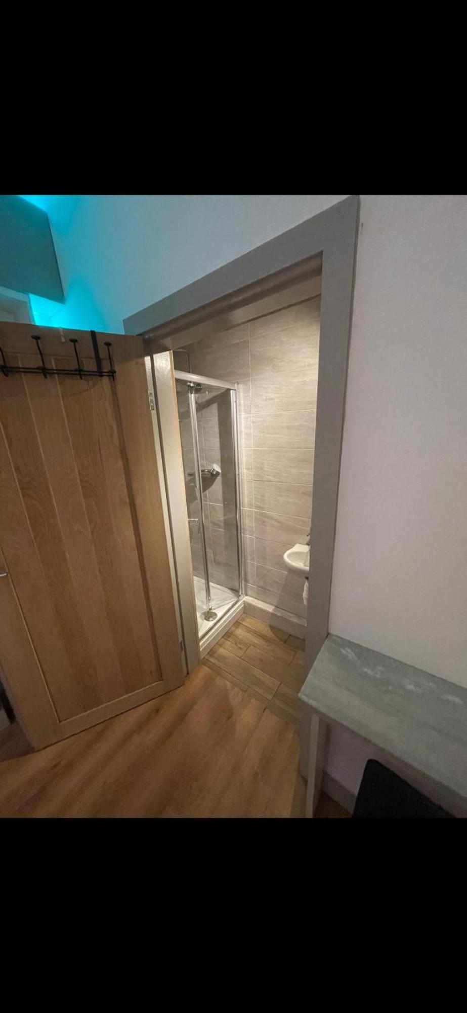 Luxury En-suite For Single Professional Manchester