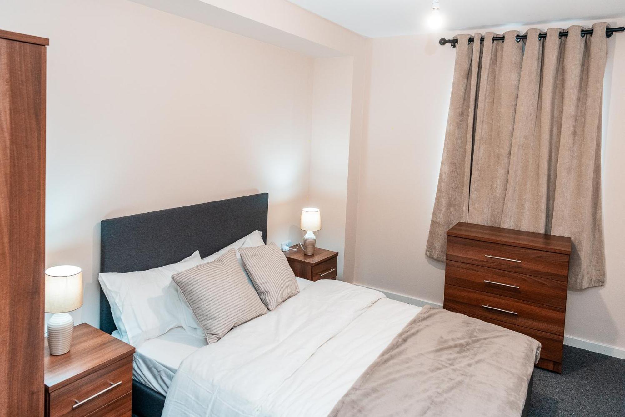 Entire 2 Bedroom And 2 Bathroom In -free Underground Parking *