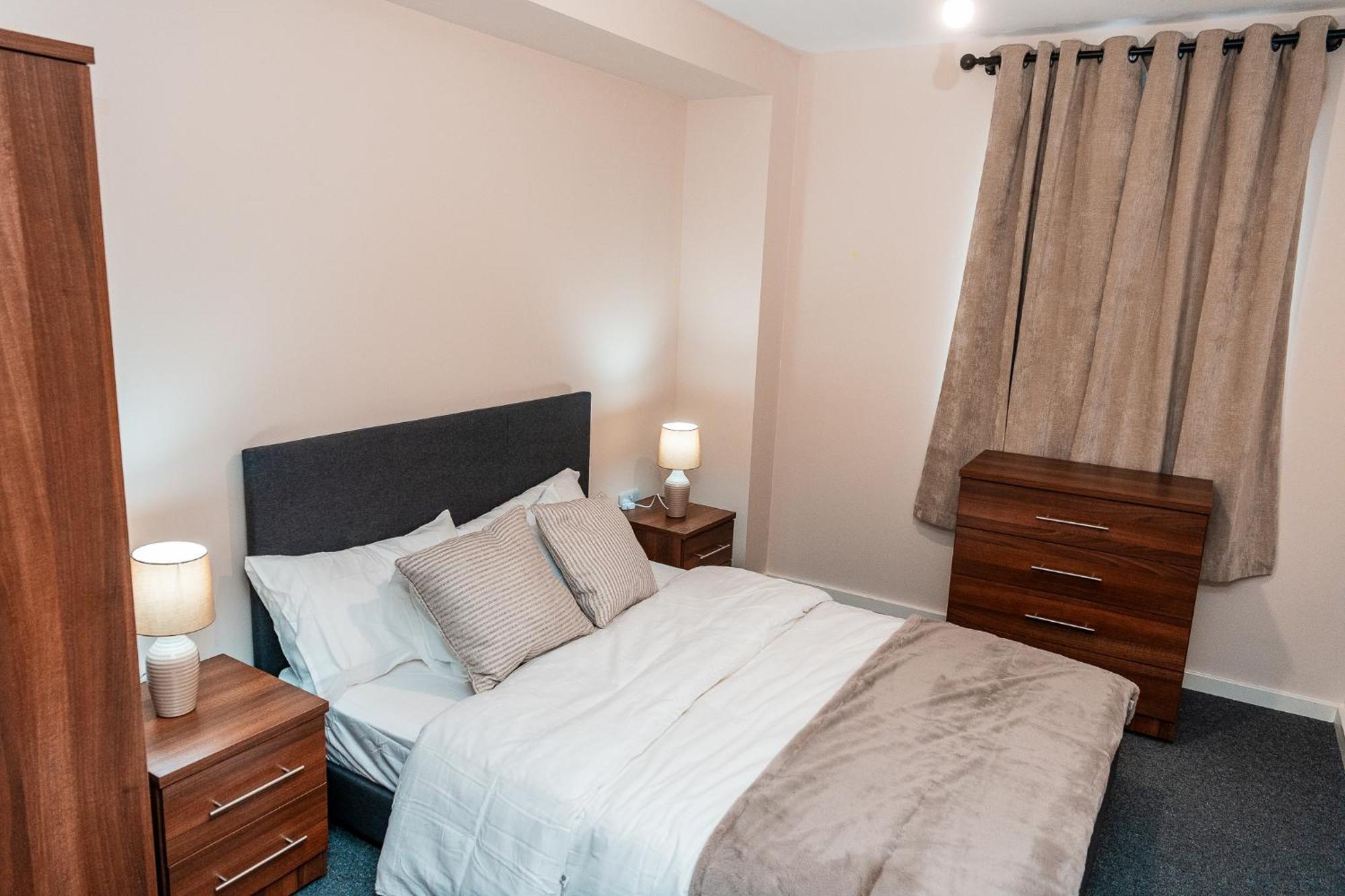 Entire 2 Bedroom And 2 Bathroom In -free Underground Parking Apartment Manchester