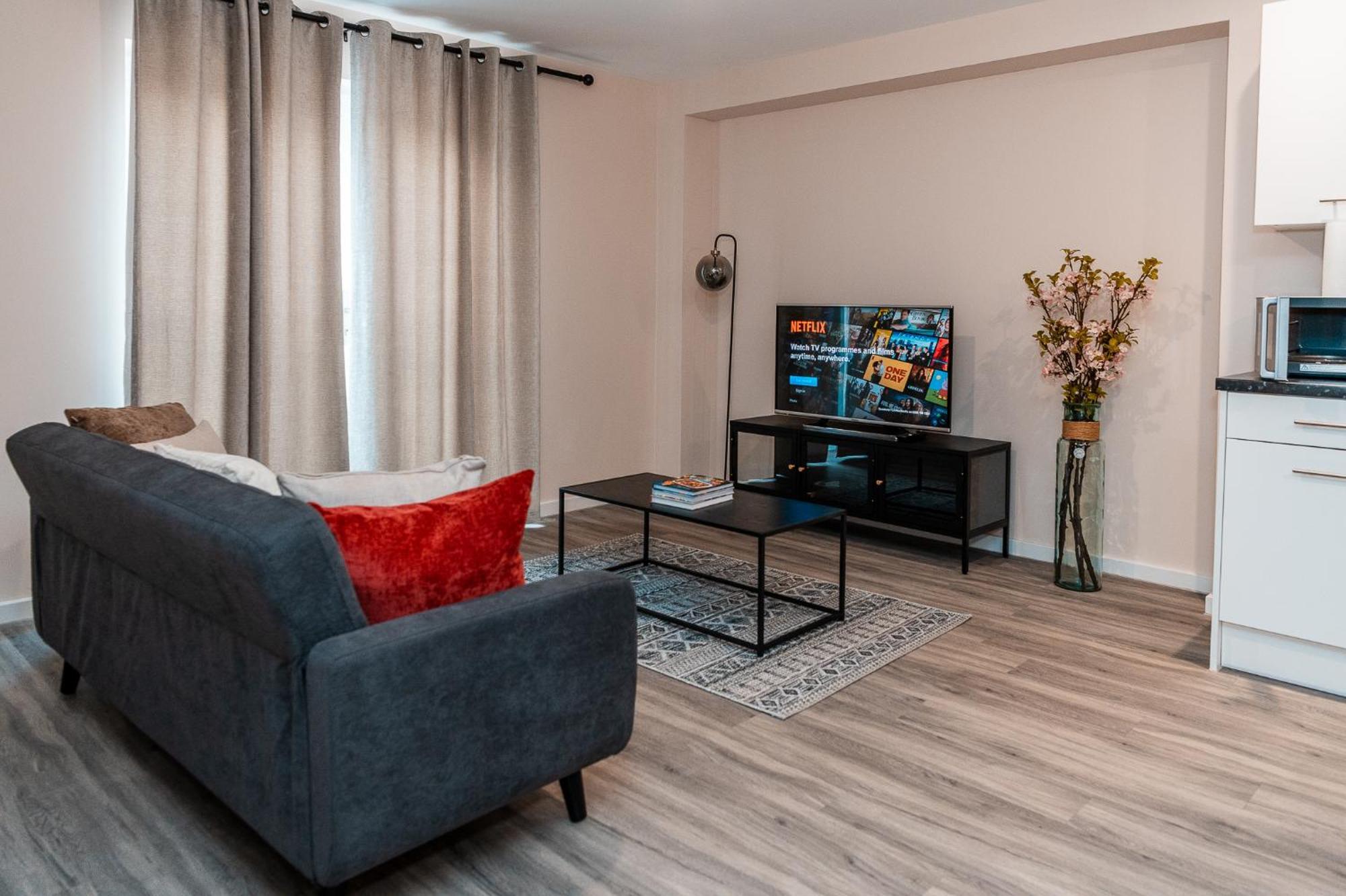 Entire 2 Bedroom And 2 Bathroom In -free Underground Parking