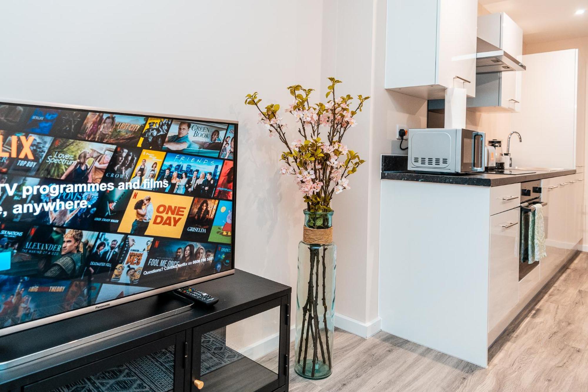Entire 2 Bedroom And 2 Bathroom In -free Underground Parking *