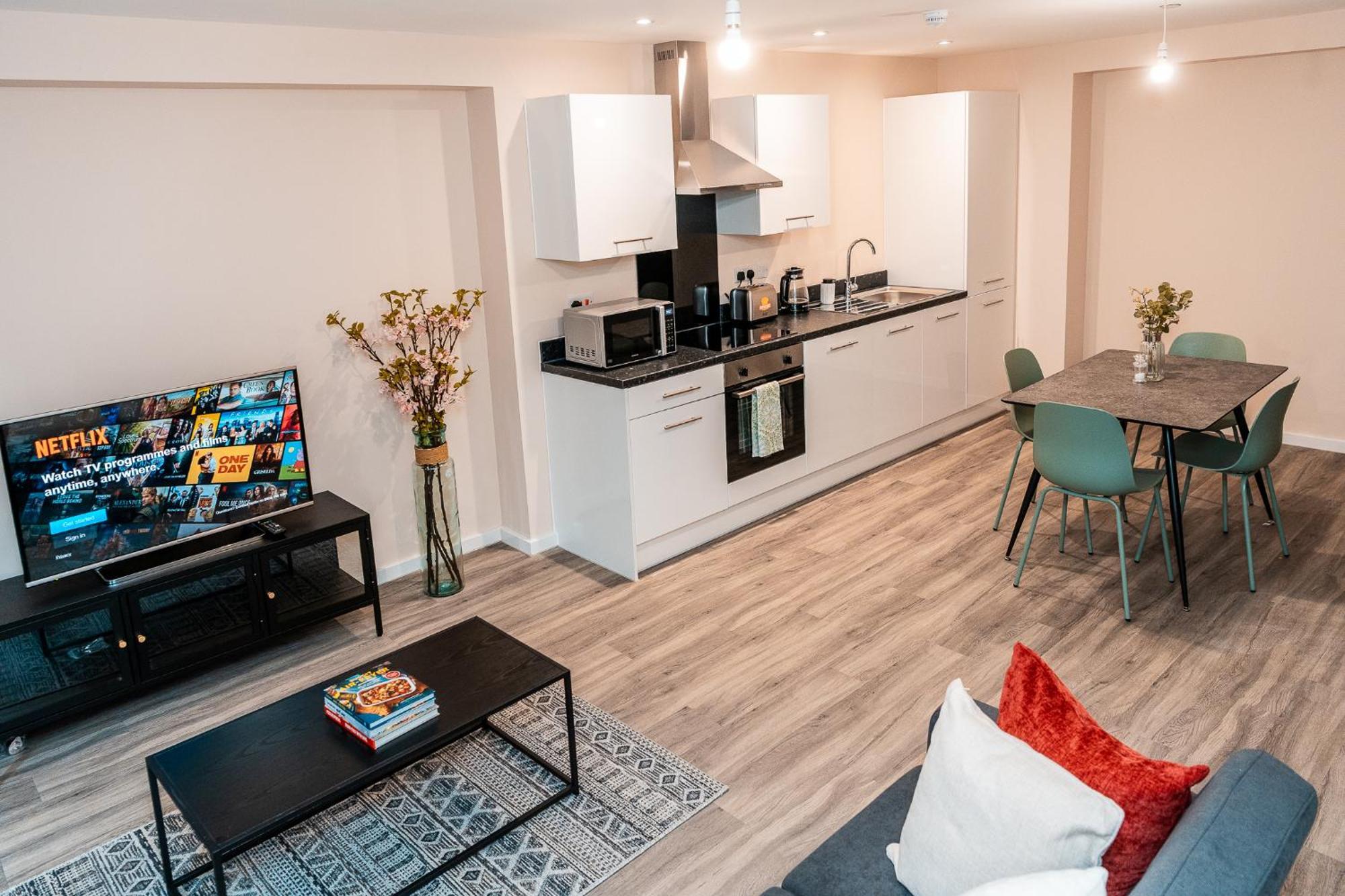 Entire 2 Bedroom And 2 Bathroom In -free Underground Parking Apartment *