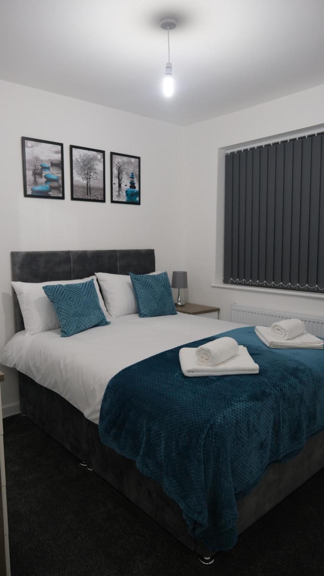 Etihcity - 3 Bedroom Semi - Free Parking Near Etihad Stadium, Tourist Attractions, Centre, Transport And Motorway Links Next To Mcdonald's - Sky N Netflix Holiday home