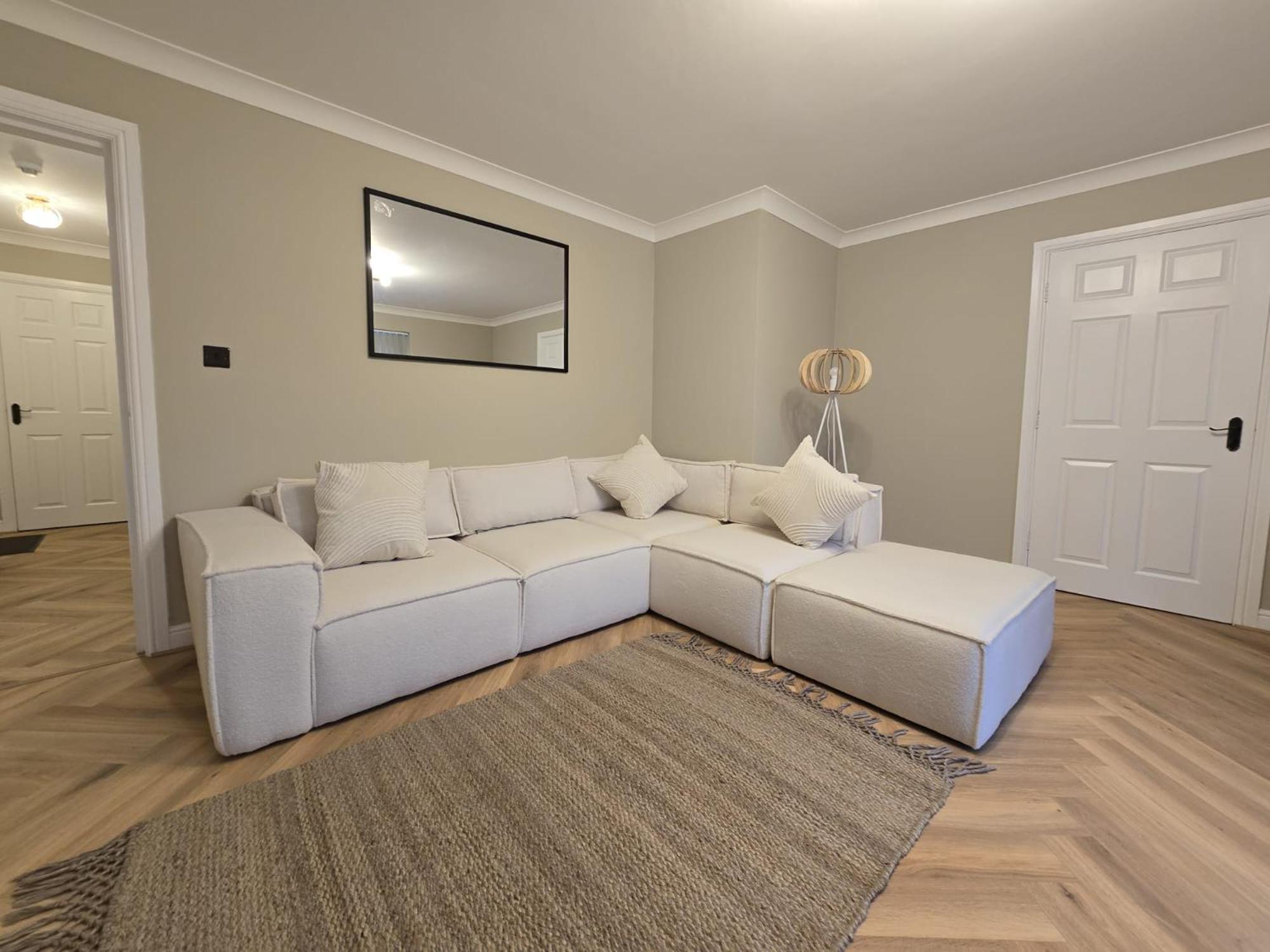 New 2 Bedroom In - Stretford - Old Trafford Close To Football-cricket Ground & Centre *