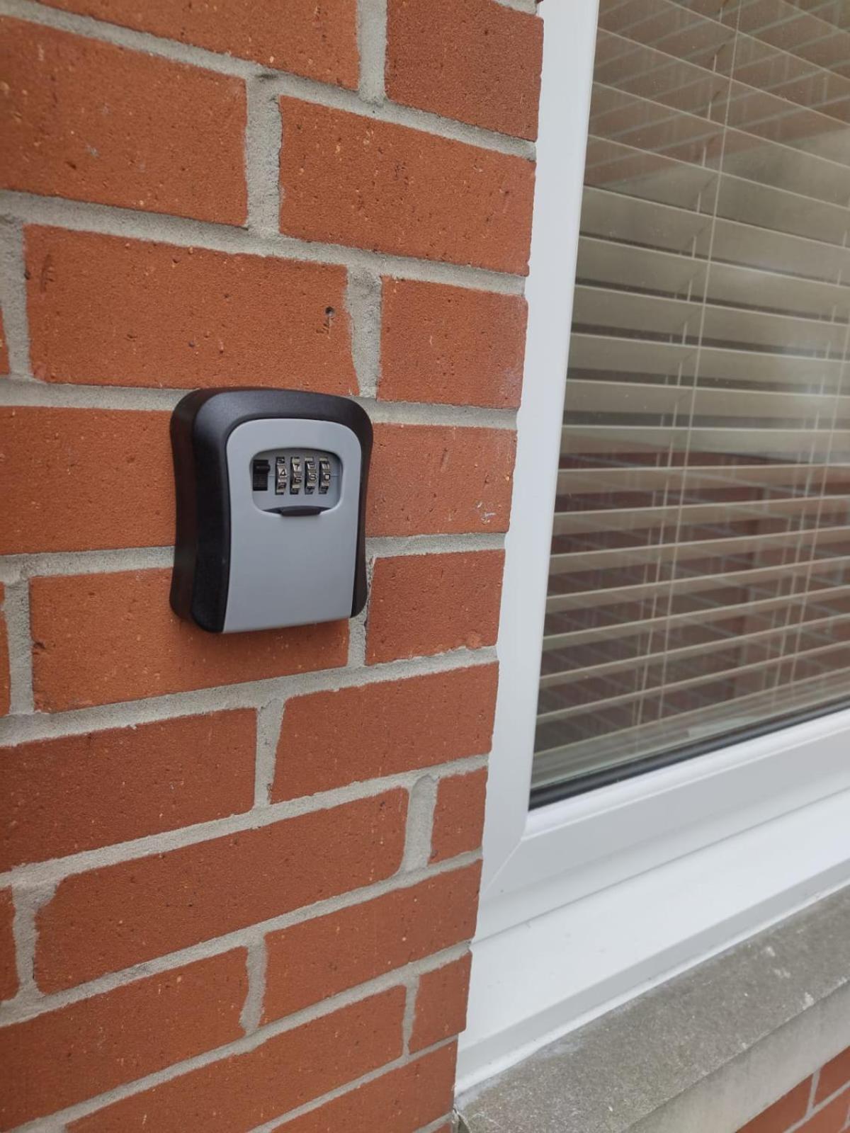 Apartment New 2 Bedroom In - Stretford - Old Trafford Close To Football-cricket Ground & Centre *