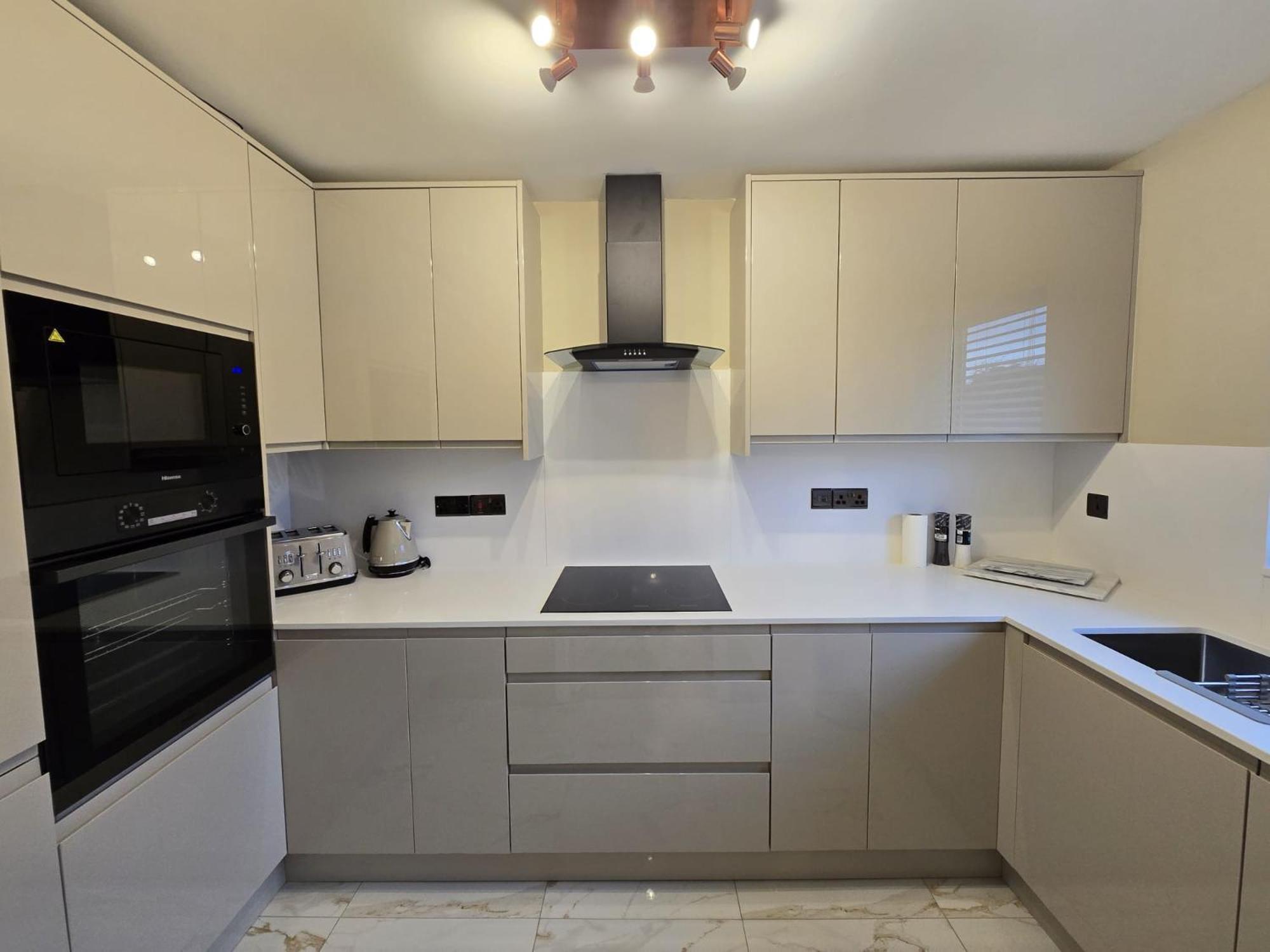New 2 Bedroom In - Stretford - Old Trafford Close To Football-cricket Ground & Centre Apartment
