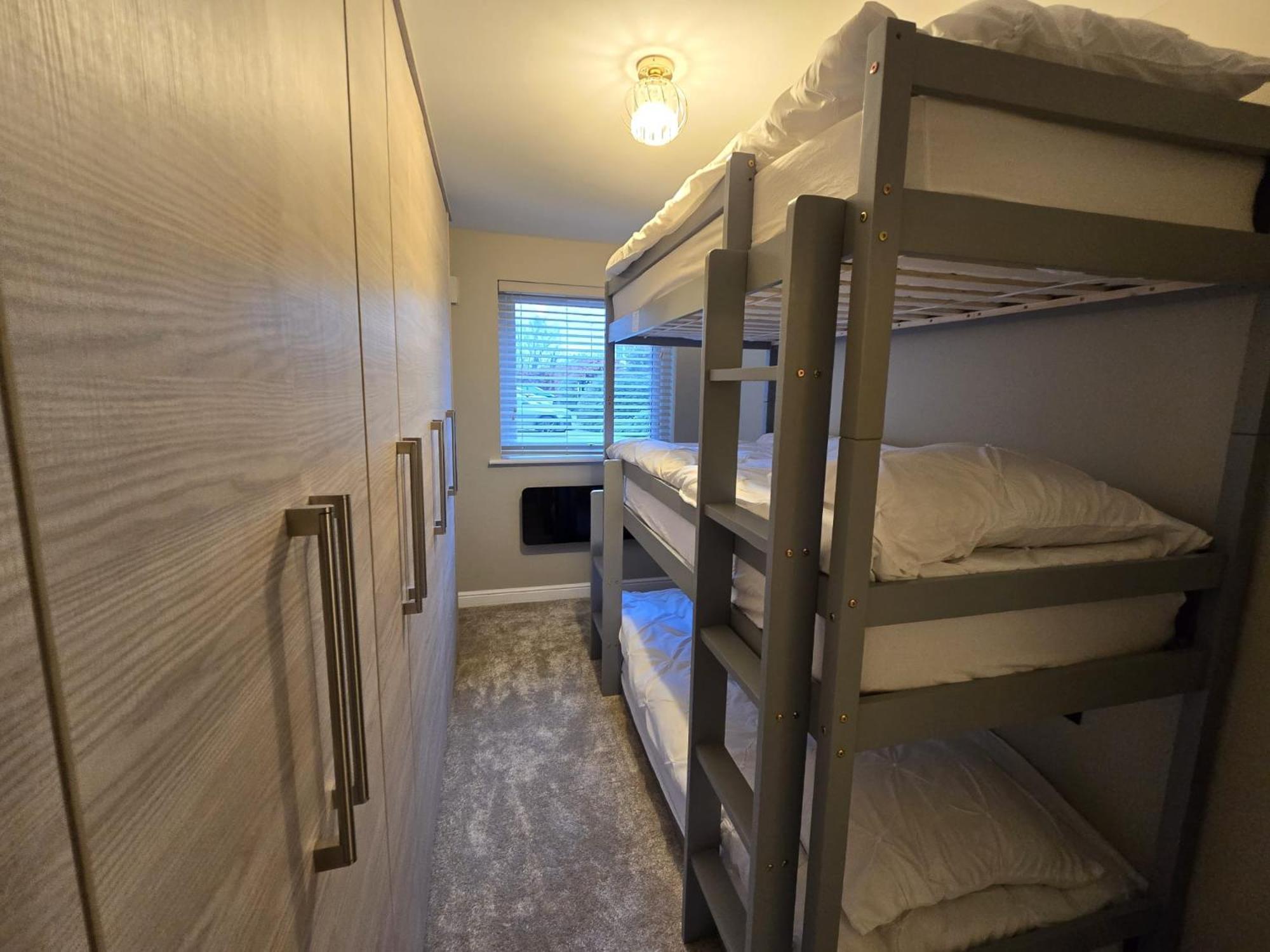 New 2 Bedroom In - Stretford - Old Trafford Close To Football-cricket Ground & Centre Apartment *