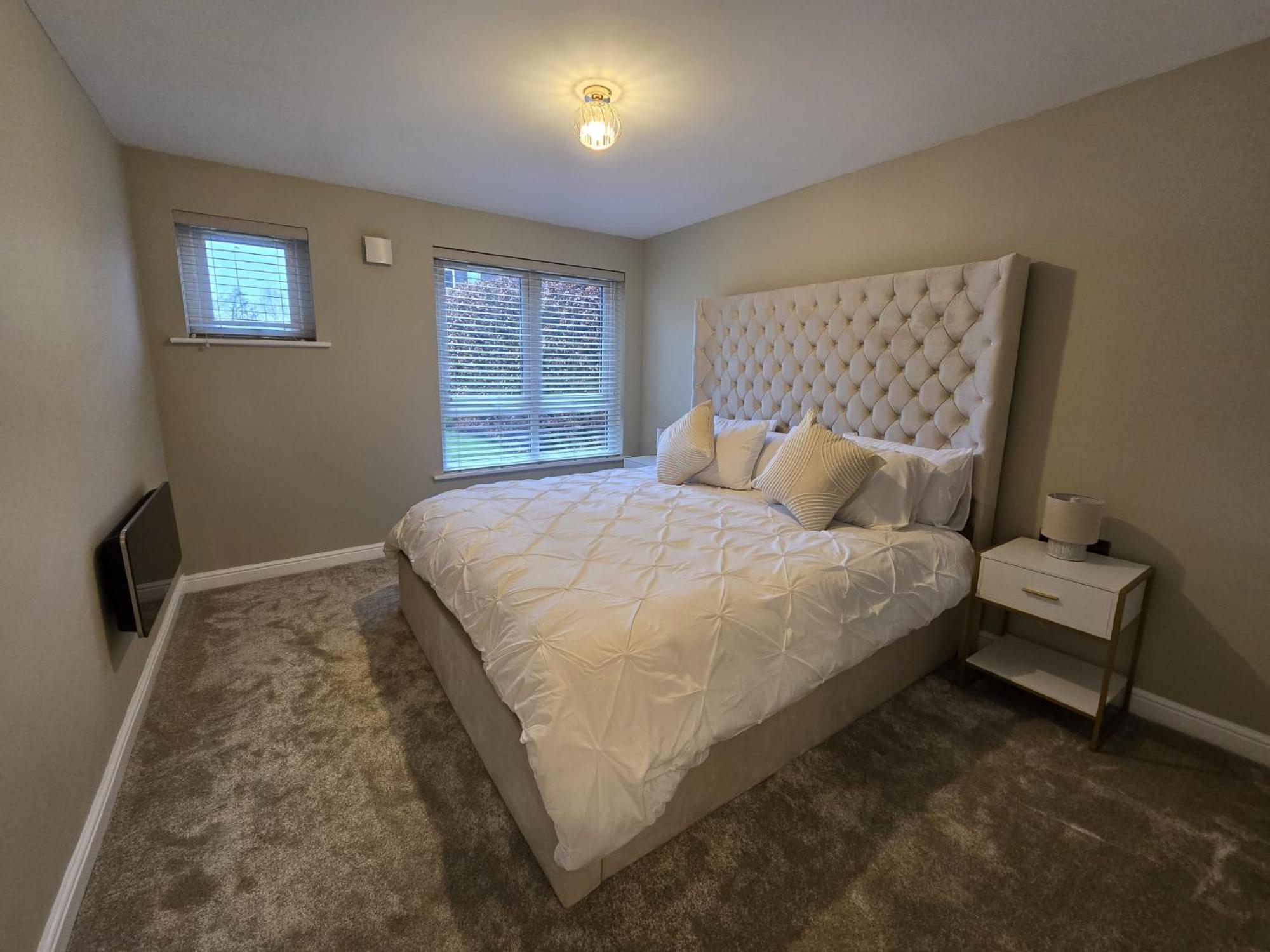 Apartment New 2 Bedroom In - Stretford - Old Trafford Close To Football-cricket Ground & Centre *