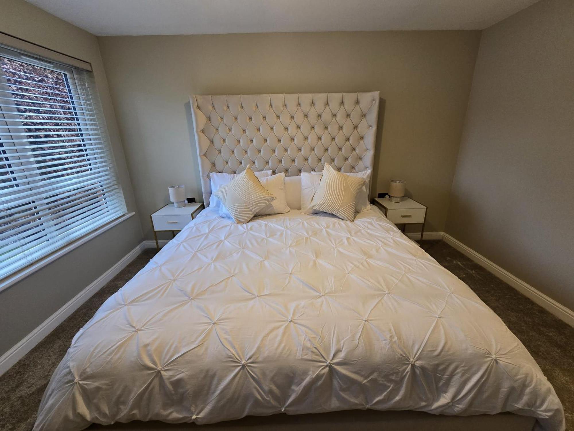 New 2 Bedroom In - Stretford - Old Trafford Close To Football-cricket Ground & Centre *