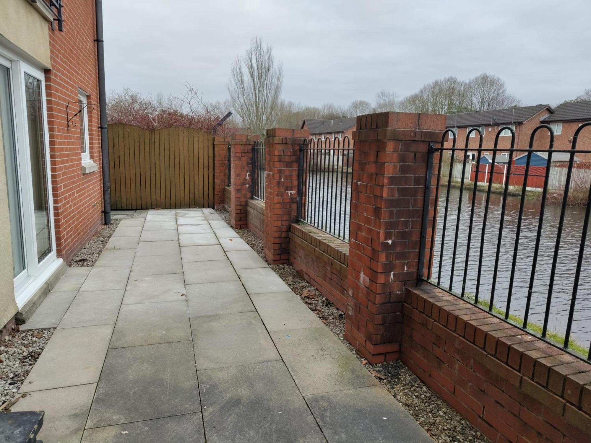 New 2 Bedroom In - Stretford - Old Trafford Close To Football-cricket Ground & Centre *