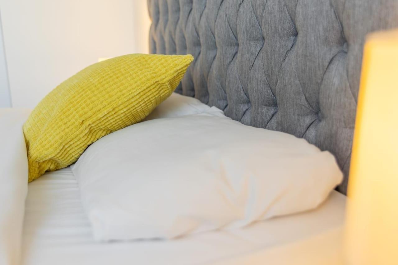 2 Double Beds - 2 Single Beds