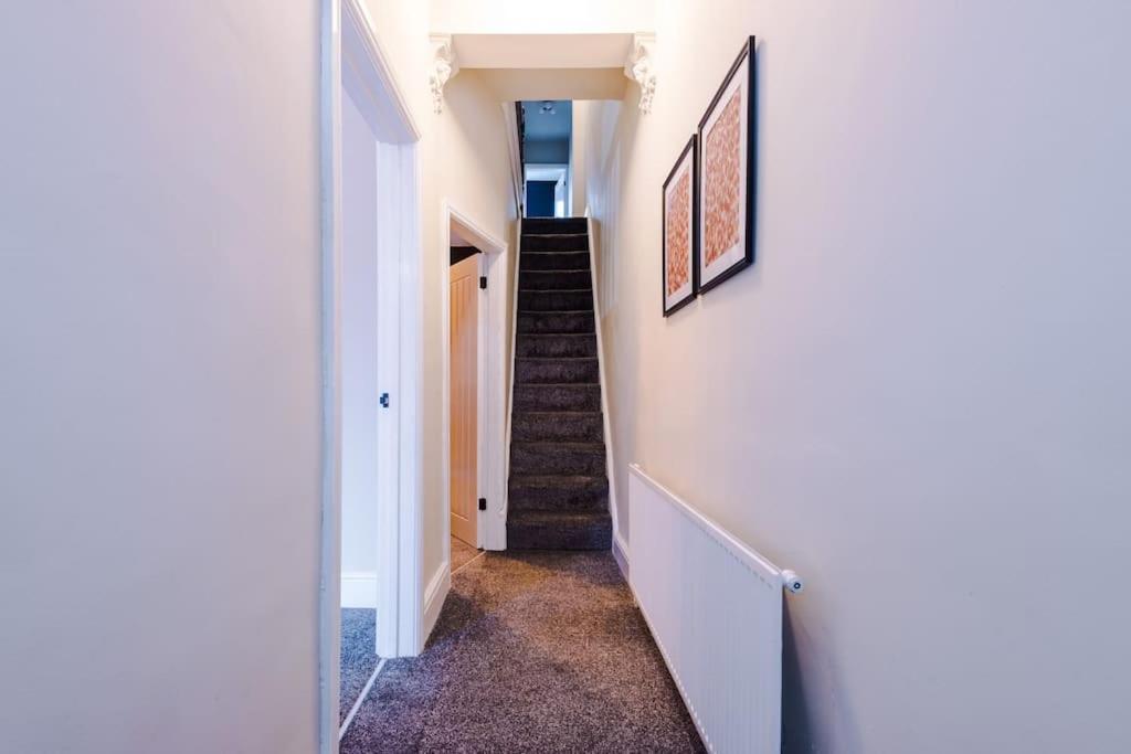Salford Sanctuary 5 Bed House Holiday home *