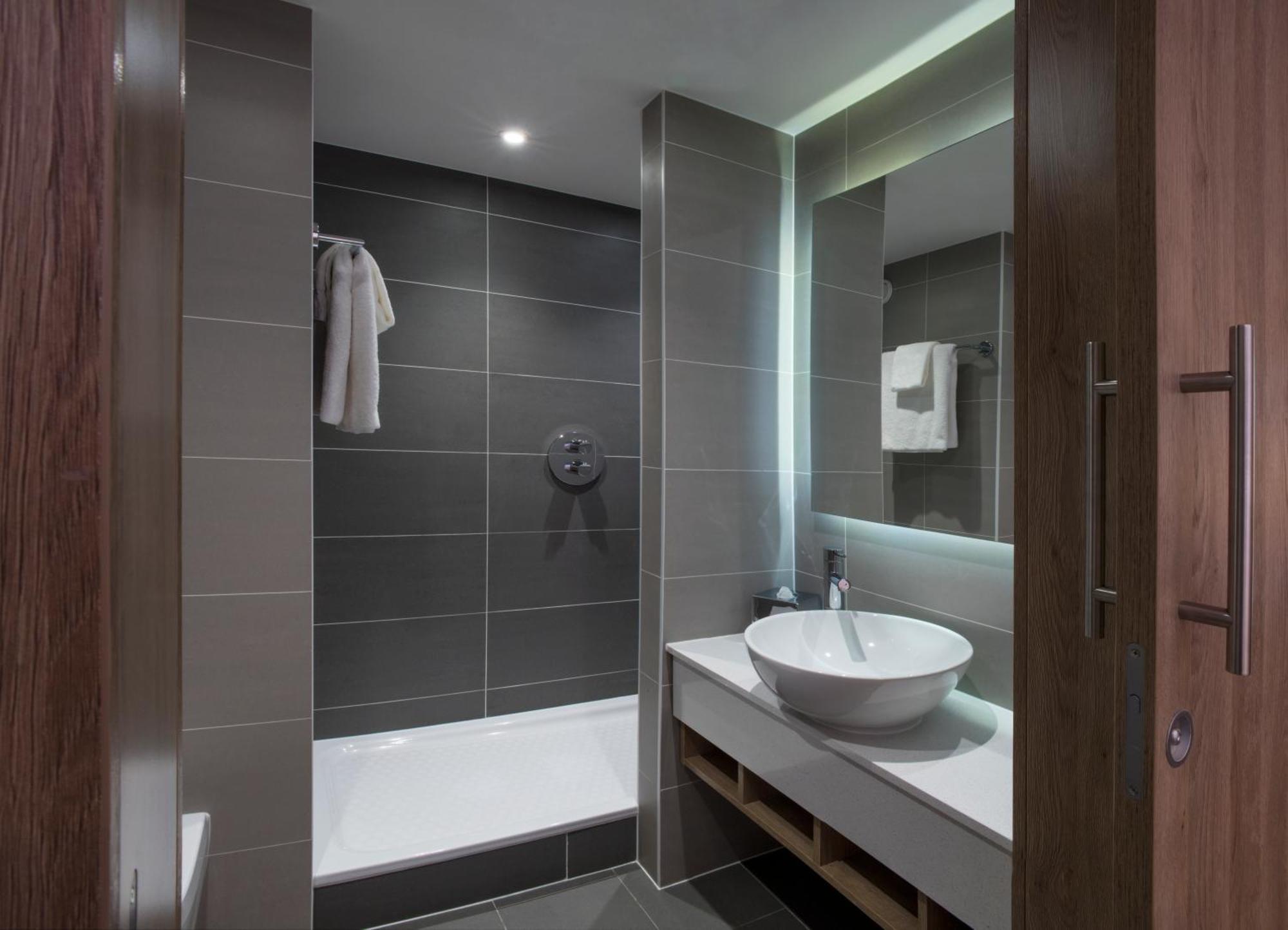 Hilton Garden Emirates Old Trafford Hotel 4*