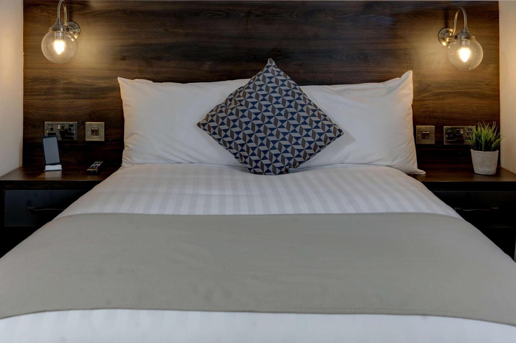 Hotel Trafford Hall Manchester, Trademark Collection By Wyndham 3*