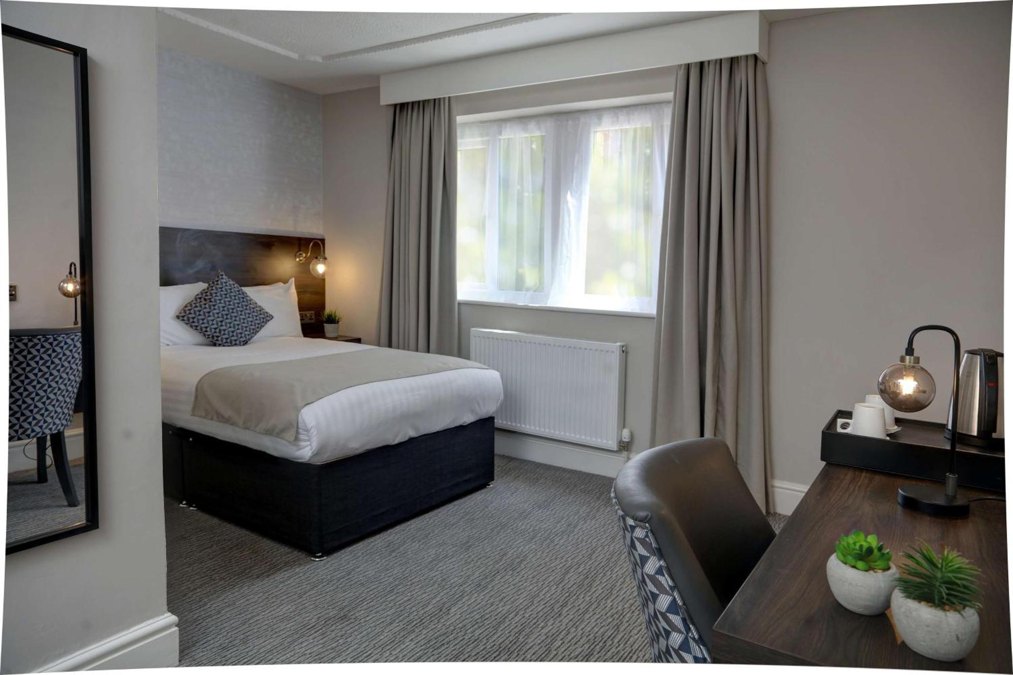 Hotel Trafford Hall Manchester, Trademark Collection By Wyndham 3*