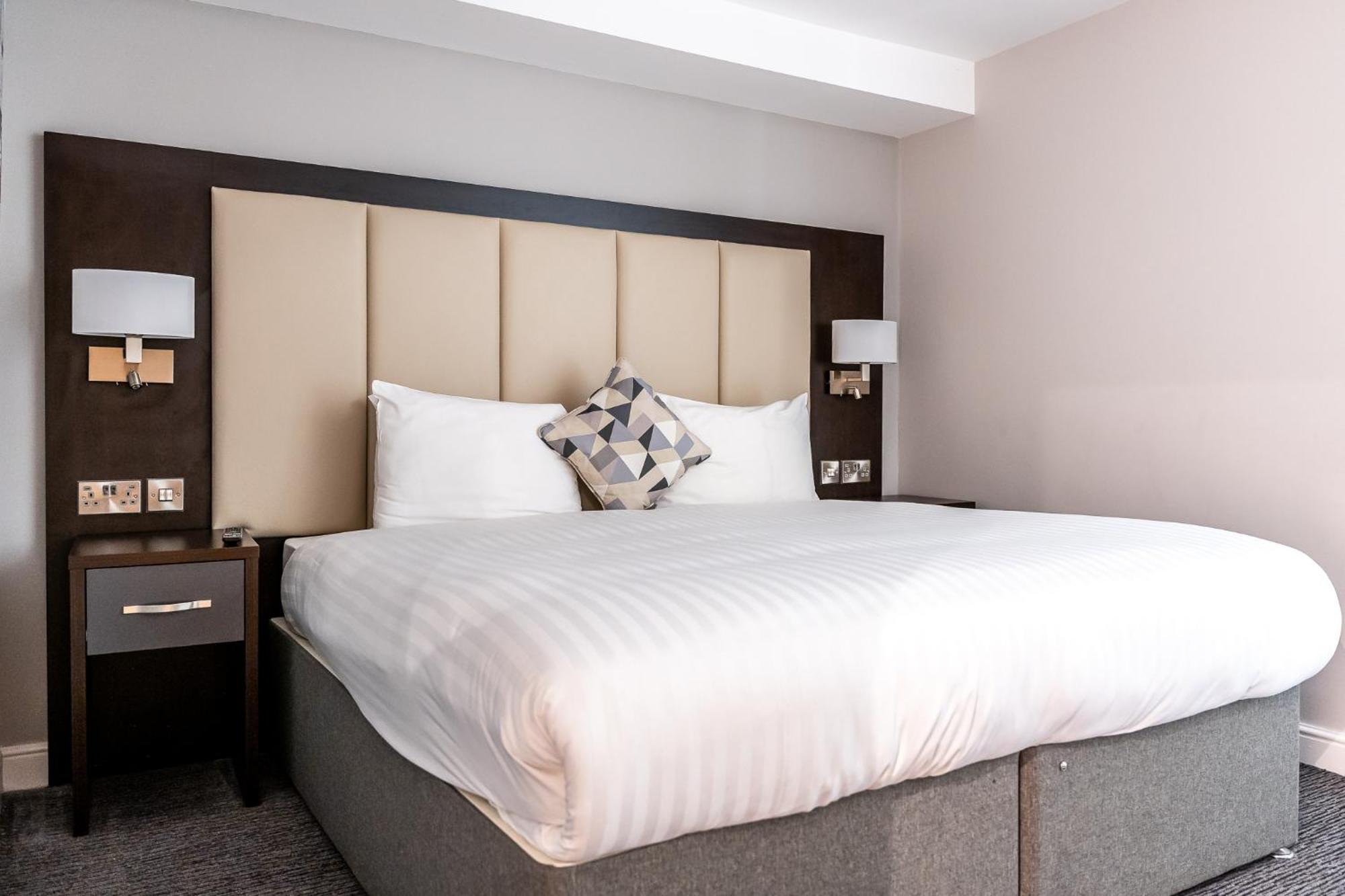Hotel Trafford Hall Manchester, Trademark Collection By Wyndham 3*