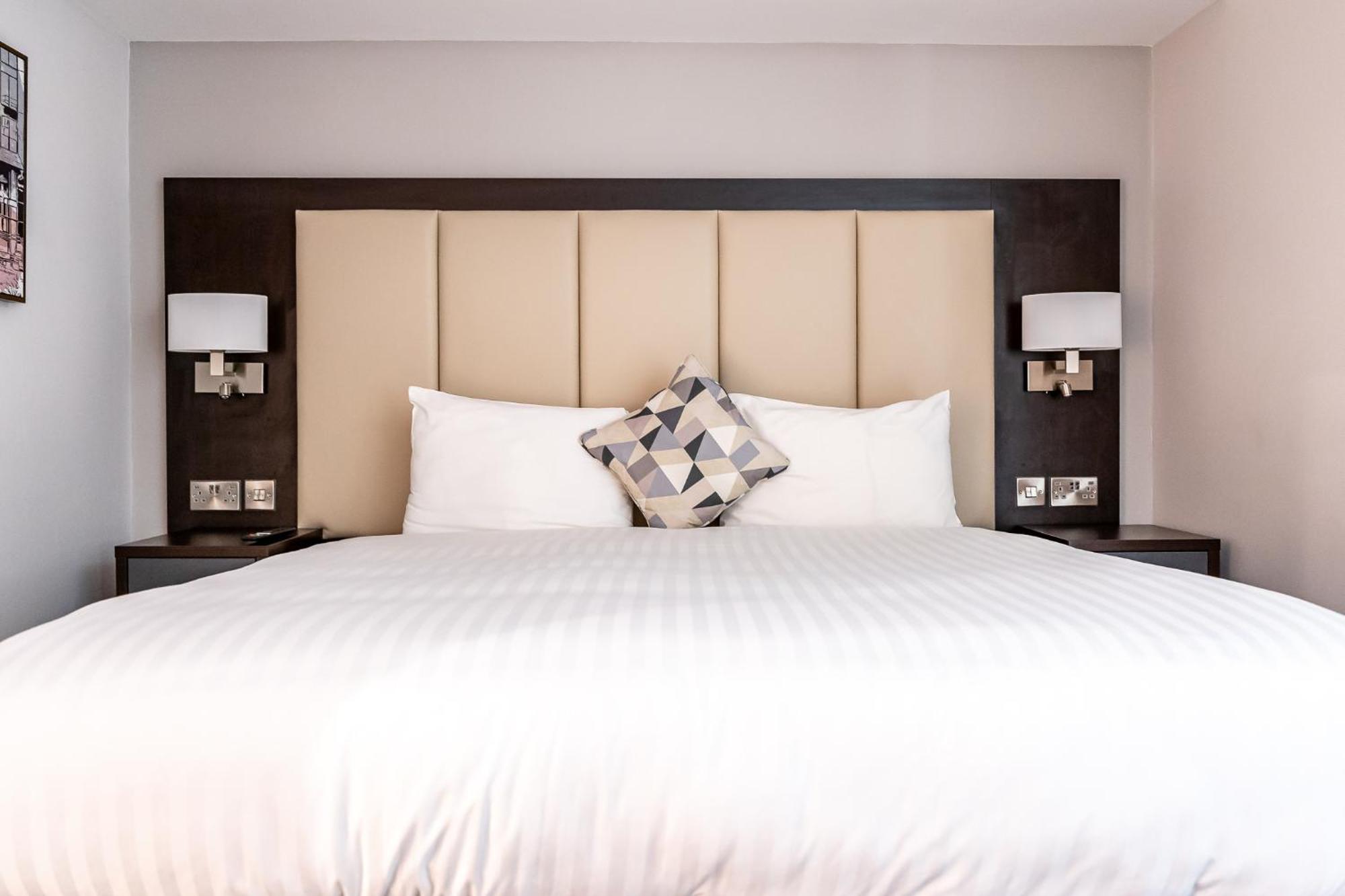 Hotel Trafford Hall Manchester, Trademark Collection By Wyndham 3*