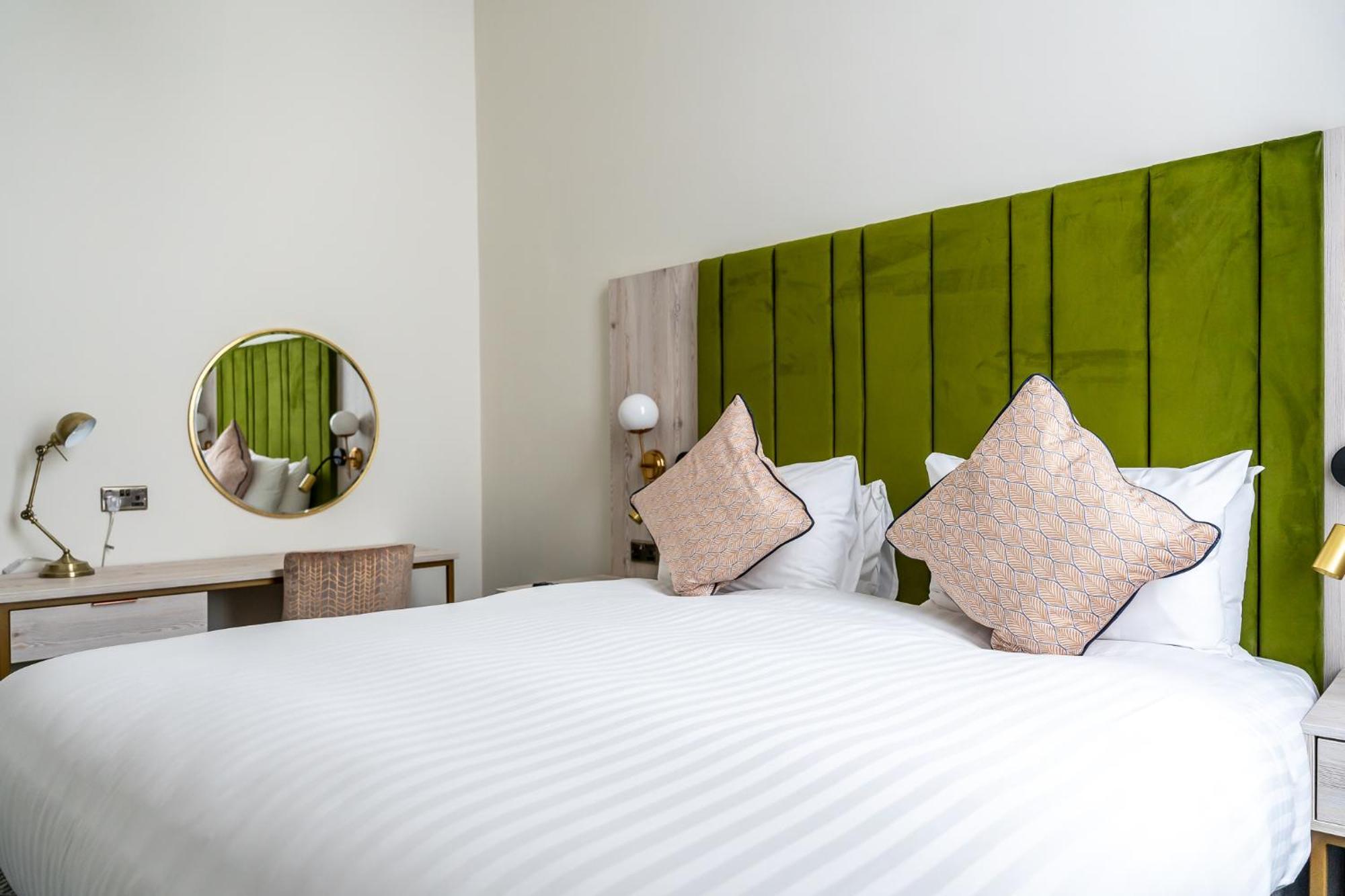 Hotel Trafford Hall Manchester, Trademark Collection By Wyndham 3*