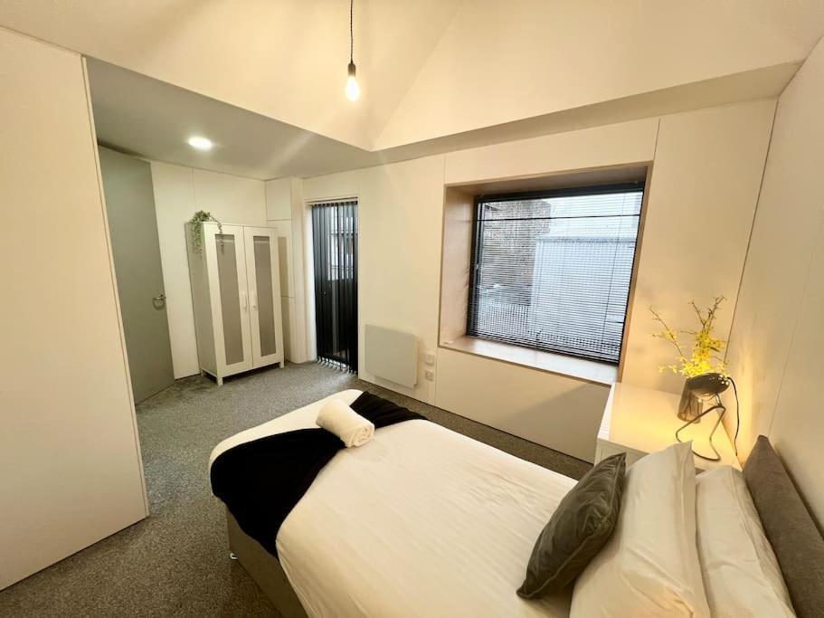 Large Townhouse 5 Beds With Two Parking Spaces - Centre *