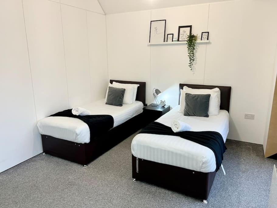Large Townhouse 5 Beds With Two Parking Spaces - Centre *