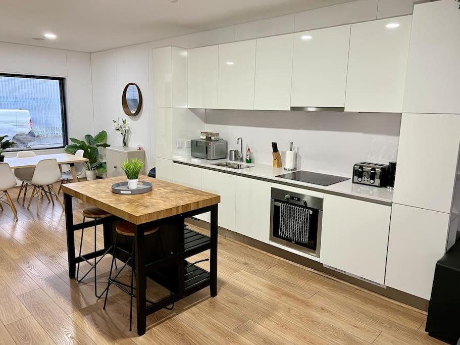 Large Townhouse 5 Beds With Two Parking Spaces - Centre *