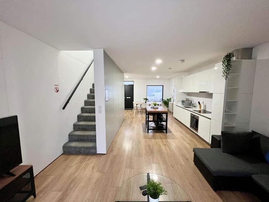 Large Townhouse 5 Beds With Two Parking Spaces - Centre * Manchester