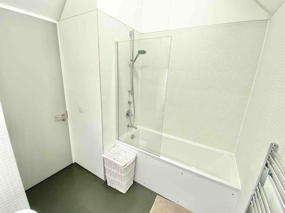 Large Townhouse 5 Beds With Two Parking Spaces - Centre Apartment