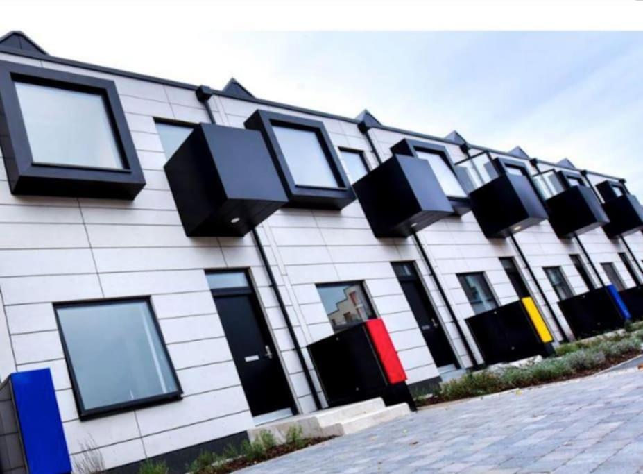 Large Townhouse 5 Beds With Two Parking Spaces - Centre * Manchester