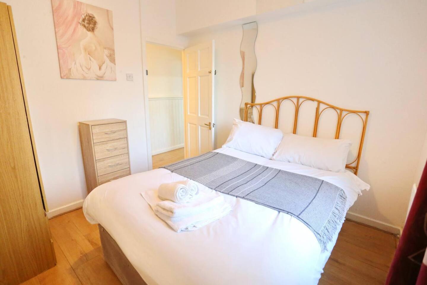 Holiday home 3x Parking Opposite Park Walk To Salford Uni Pass The Keys Manchester