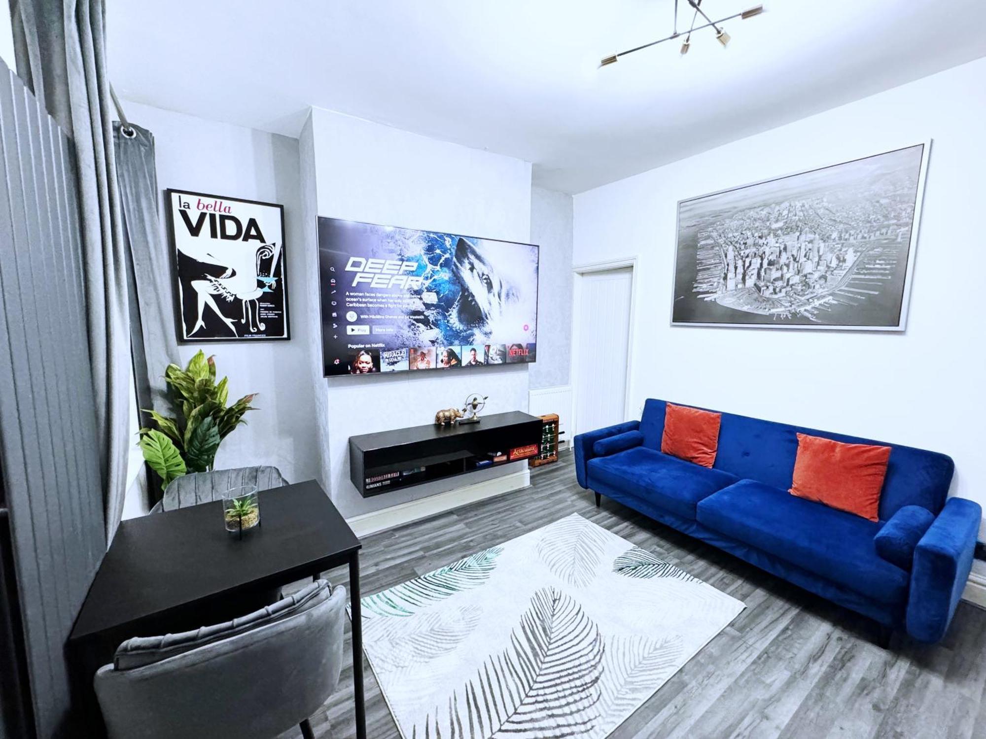 Apartment Large 4 Bedroom Townhouse With Free Parking Near Mcr Center *