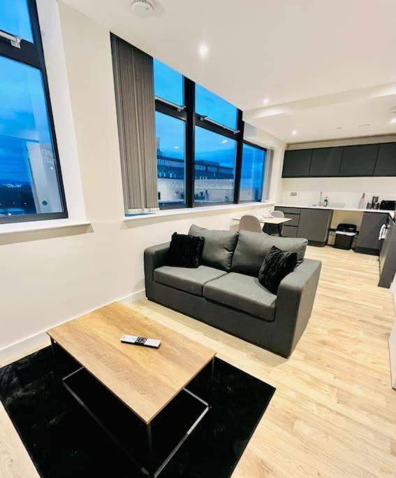 Prime Location: One Bed In Old Trafford Apartment