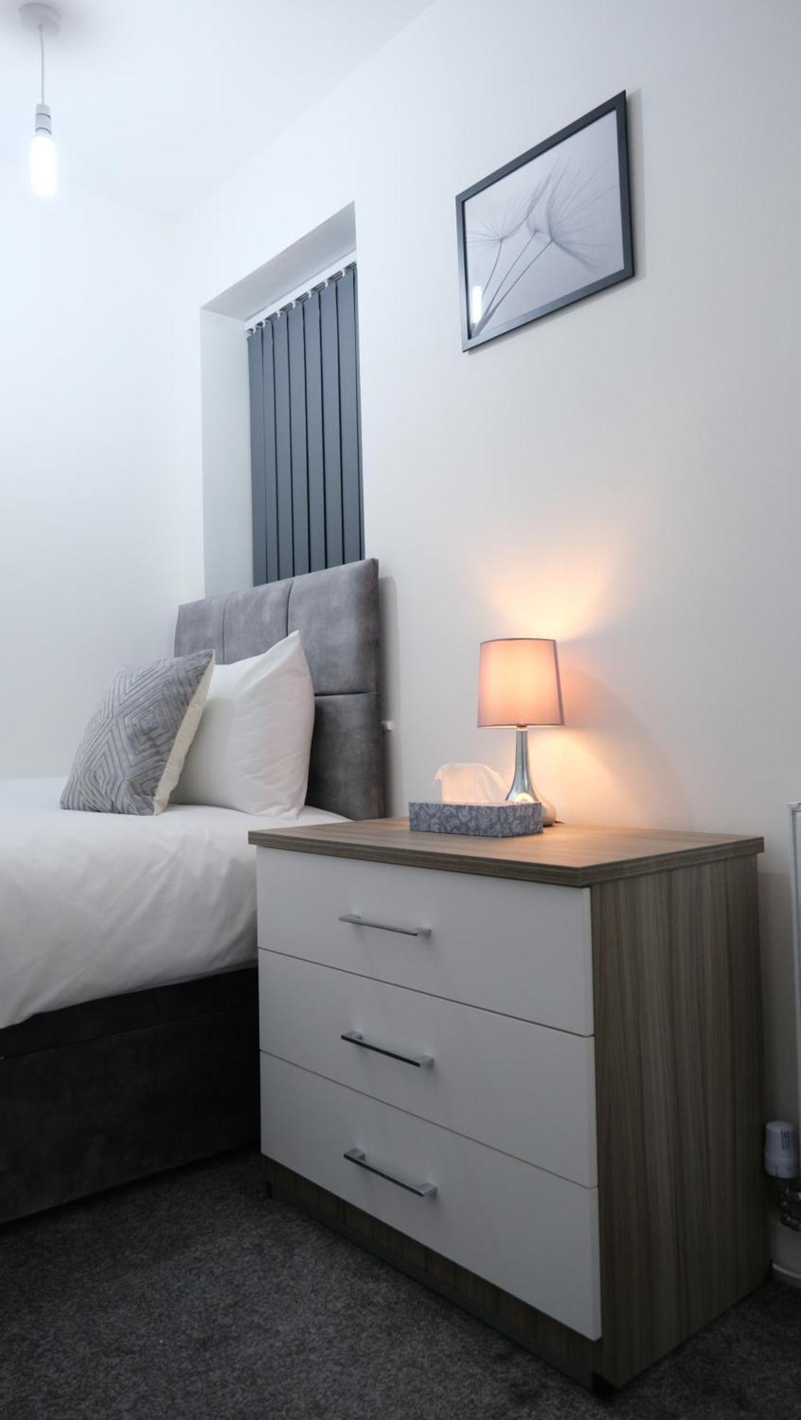 3-bedroom Semi Near Etihad Football Stadium, Tourist Attractions, Centre And Transport Links - Sky N Netflix Holiday home *