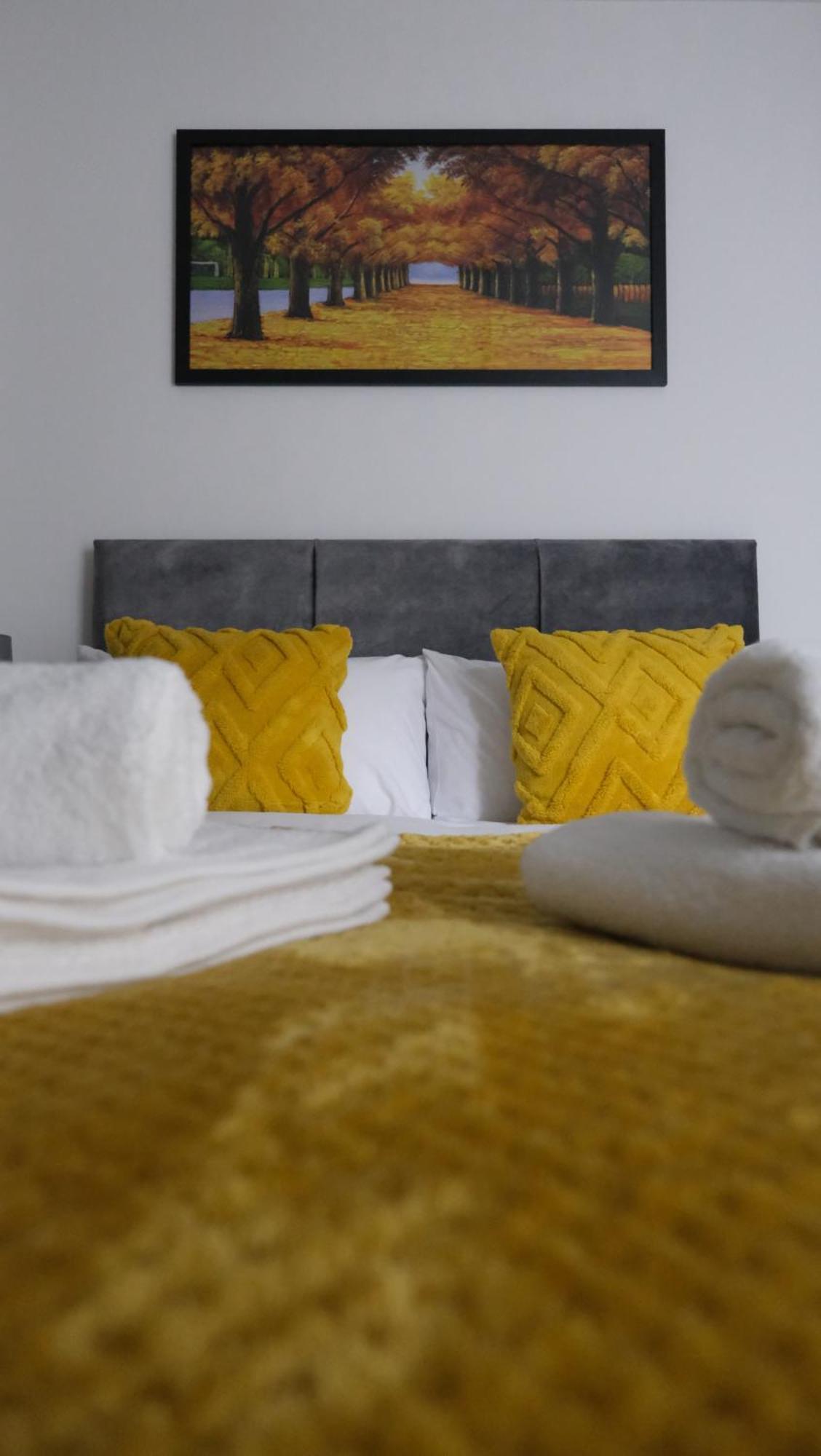Holiday home 3-bedroom Semi Near Etihad Football Stadium, Tourist Attractions, Centre And Transport Links - Sky N Netflix Manchester