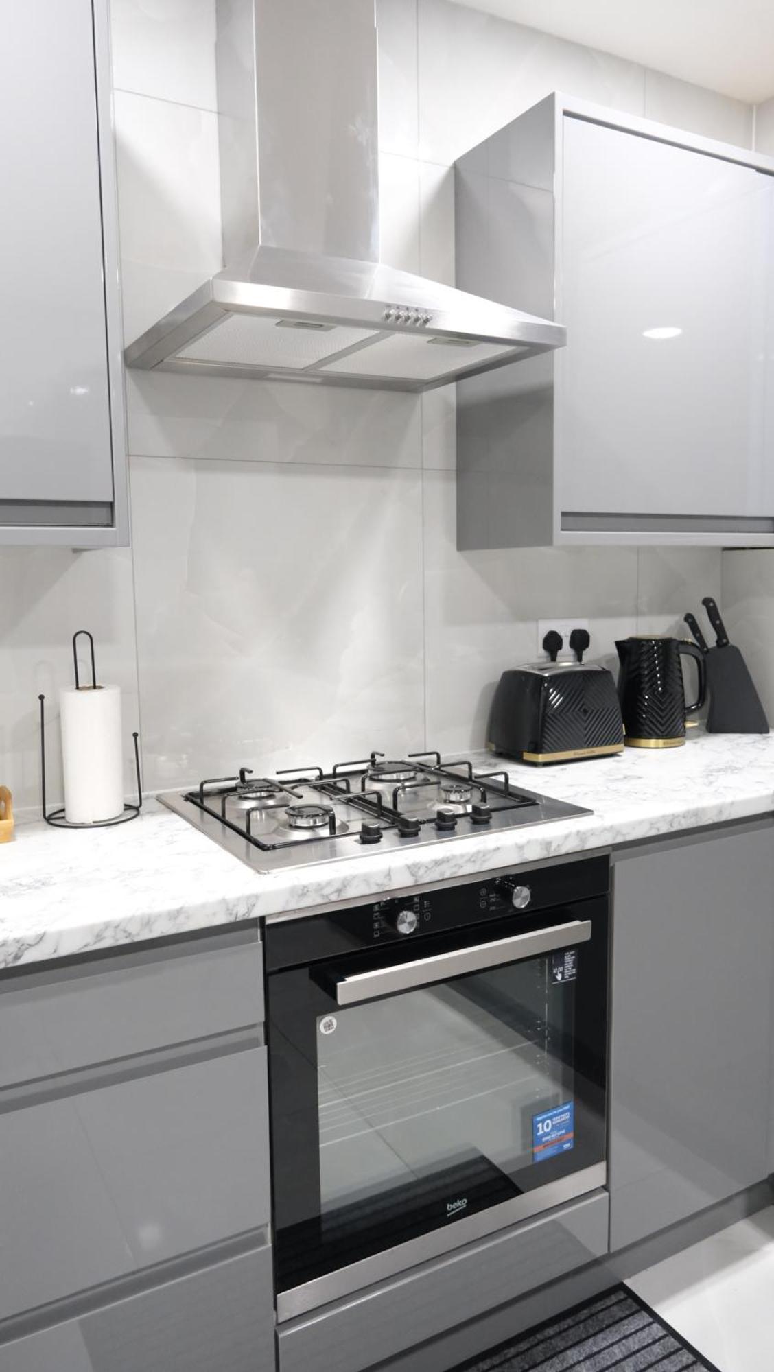 3-bedroom Semi Near Etihad Football Stadium, Tourist Attractions, Centre And Transport Links - Sky N Netflix