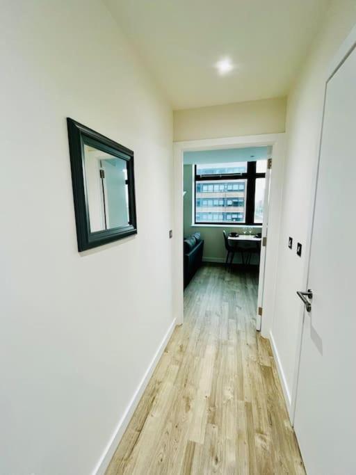 Old Trafford Getaway: 1 Bed Apartment Manchester