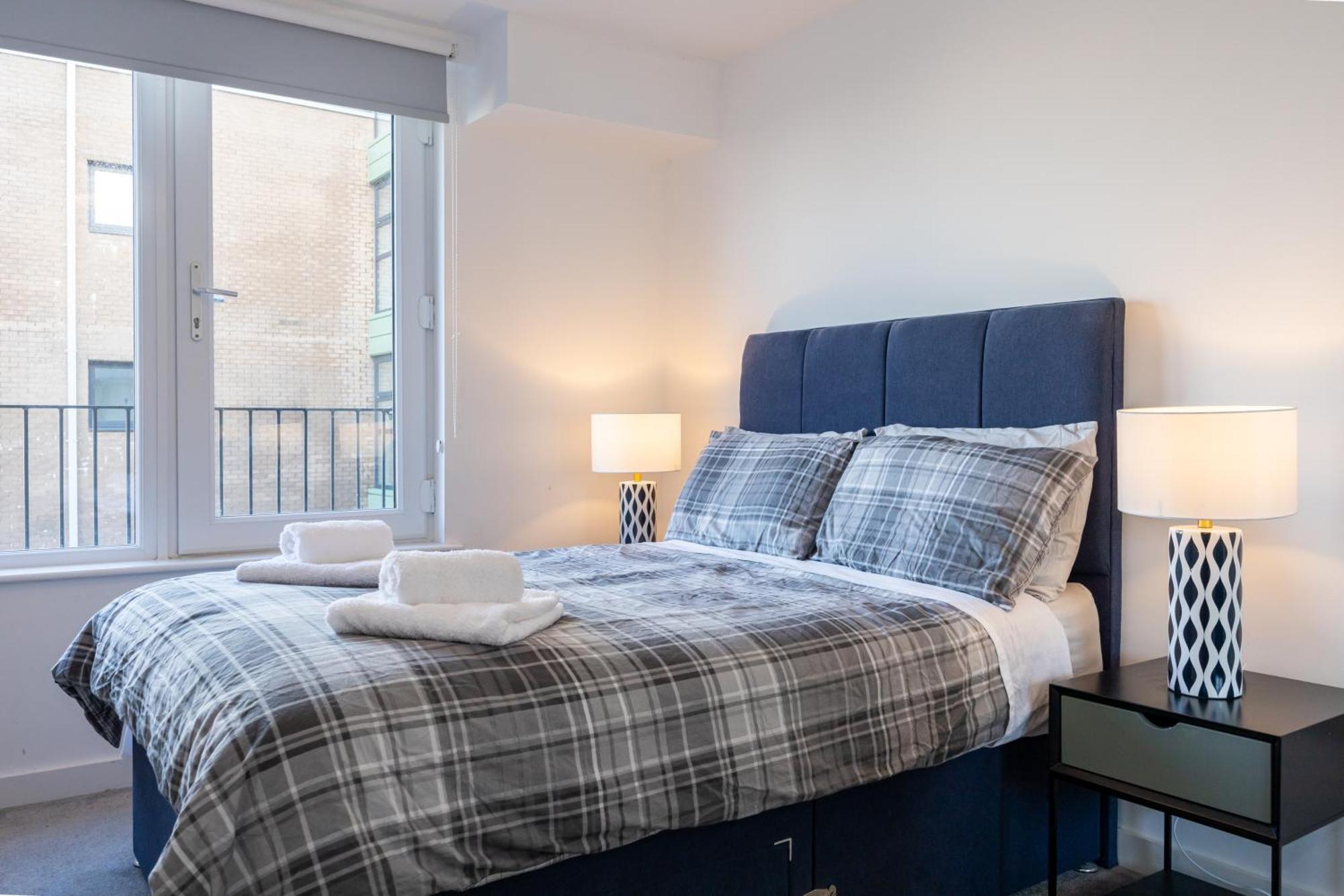 Apartment 5mins Jd Gym Supermarket Retail M60 Centre Salford Queys Media *