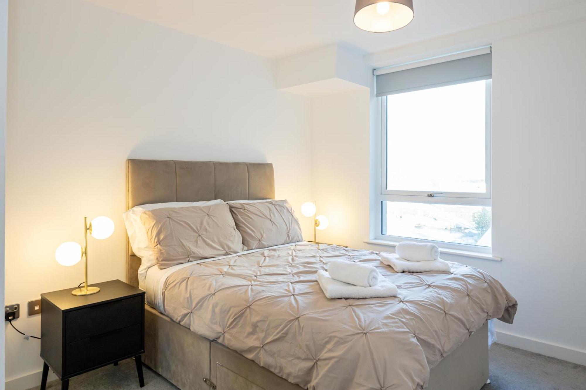 Apartment 5mins Jd Gym Supermarket Retail M60 Centre Salford Queys Media